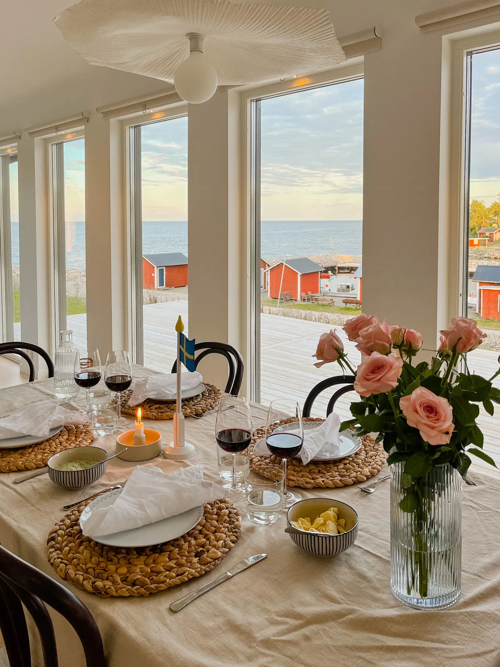 Stuga med havsutsikt och altan nära naturen – bild 6 av 24
