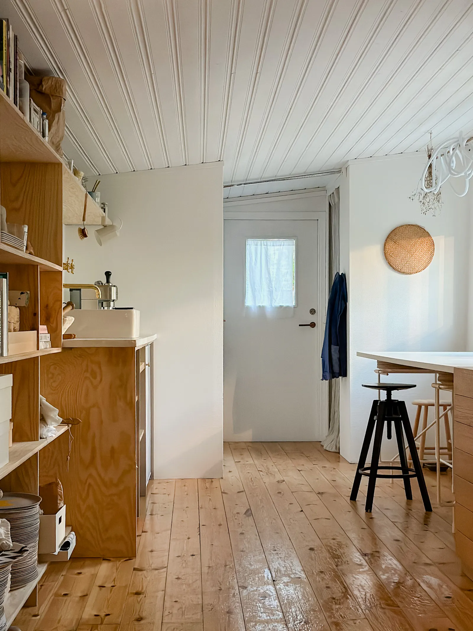 Konstnärsstudio med havsutsikt på Tjörn – bild 5 av 24