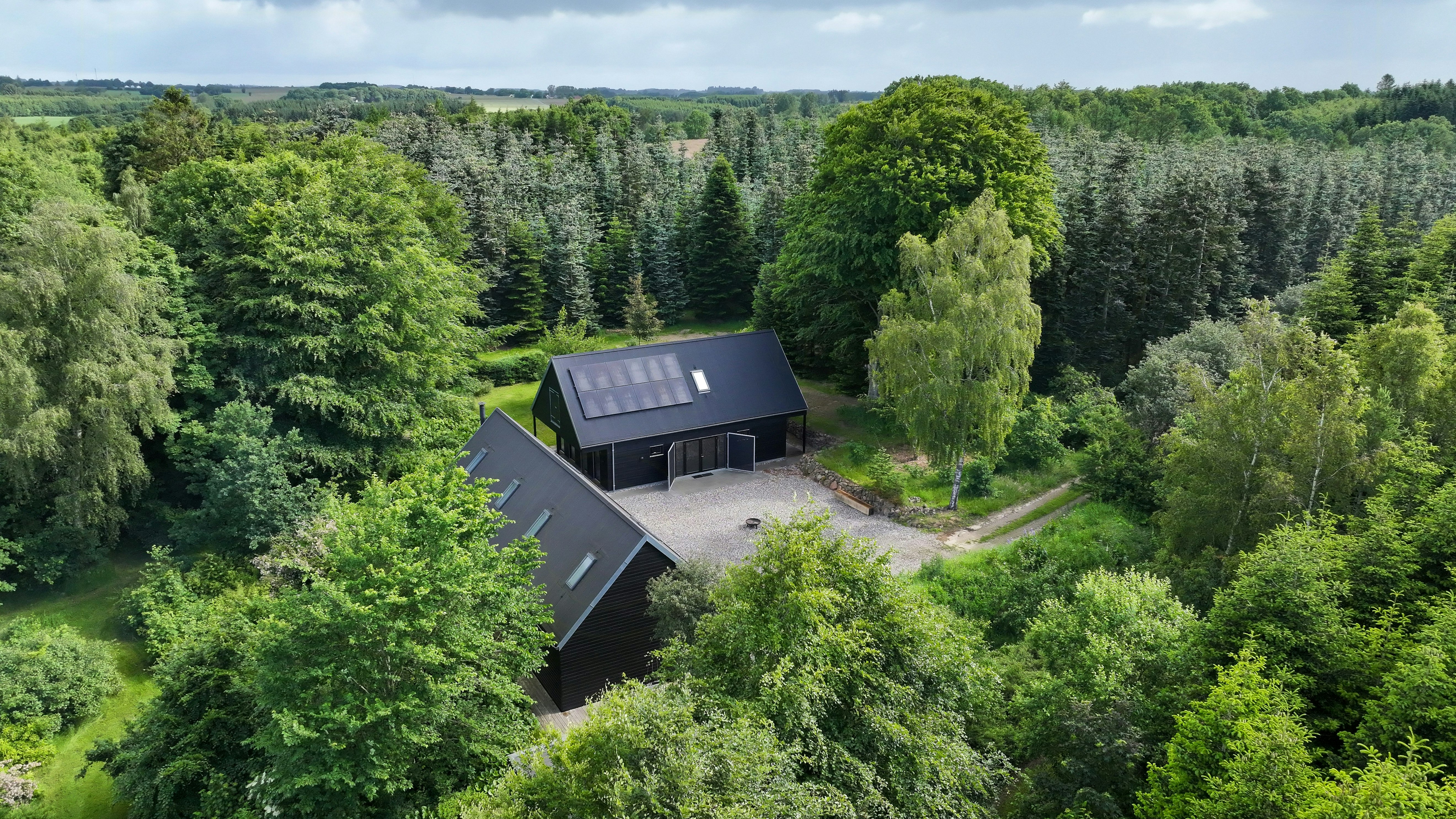 Sommerhuse for den store familie i Østjylland cover image