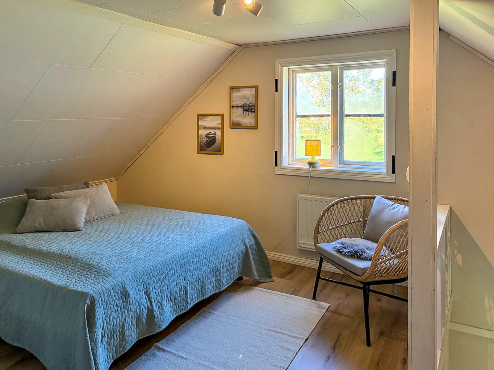 Mysigt svenskt hus vid Fryken med öppen spis – bild 11 av 24