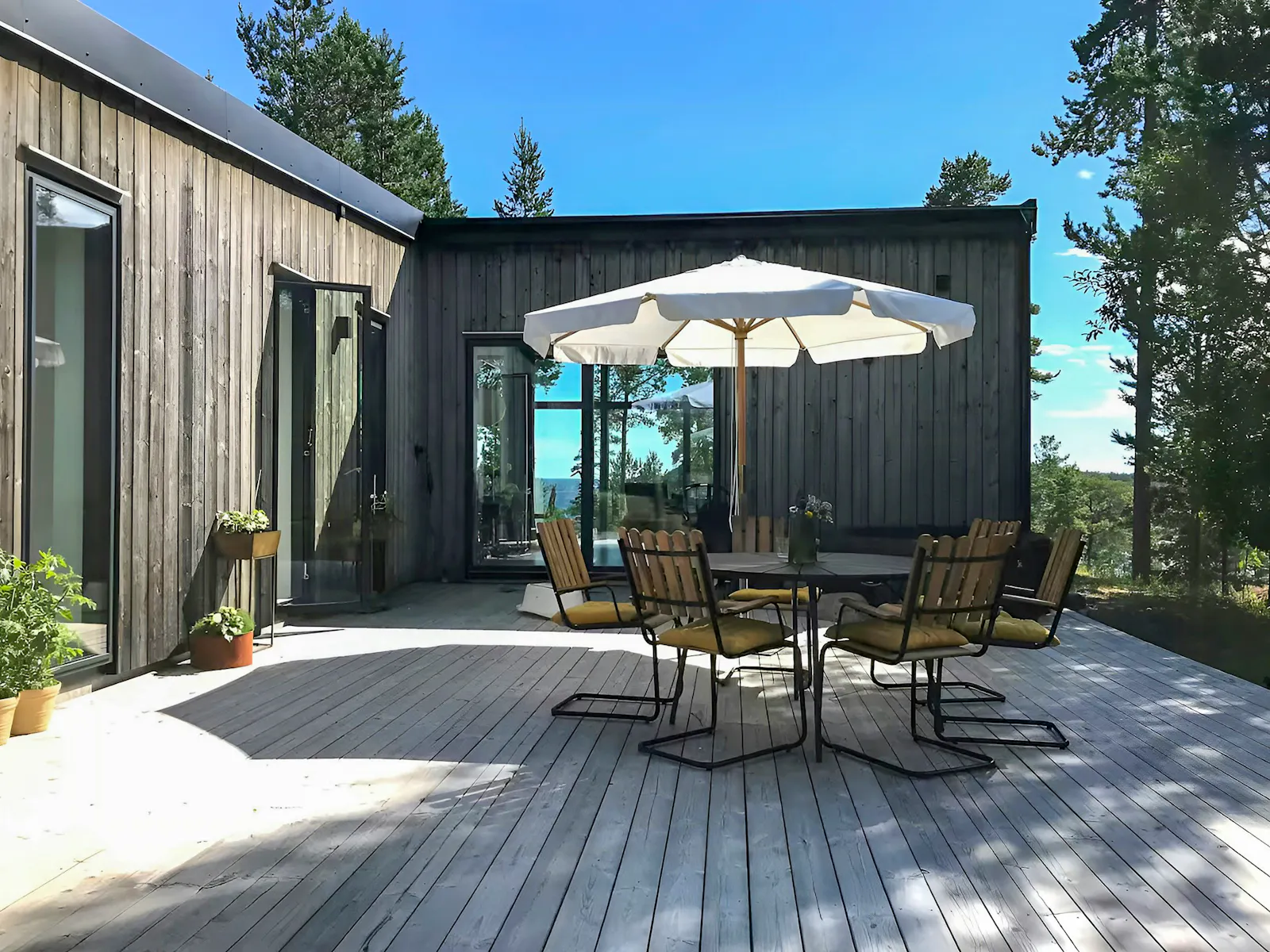 Arkitektritad villa vid klippbad i Höga kusten – bild 14 av 23