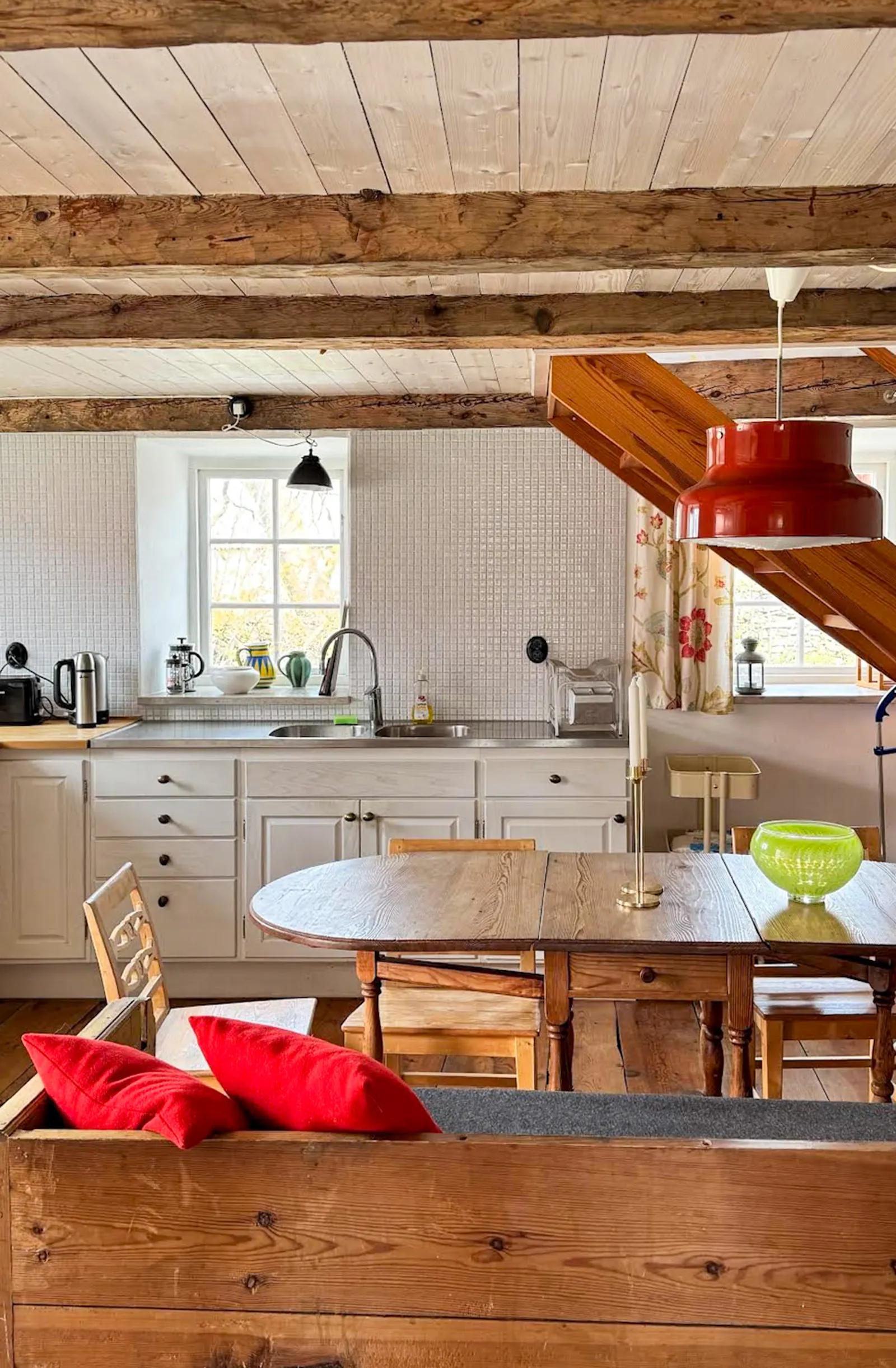 Traditionellt gårdshus vid Dämba sjö på Fårö – bild 6 av 19