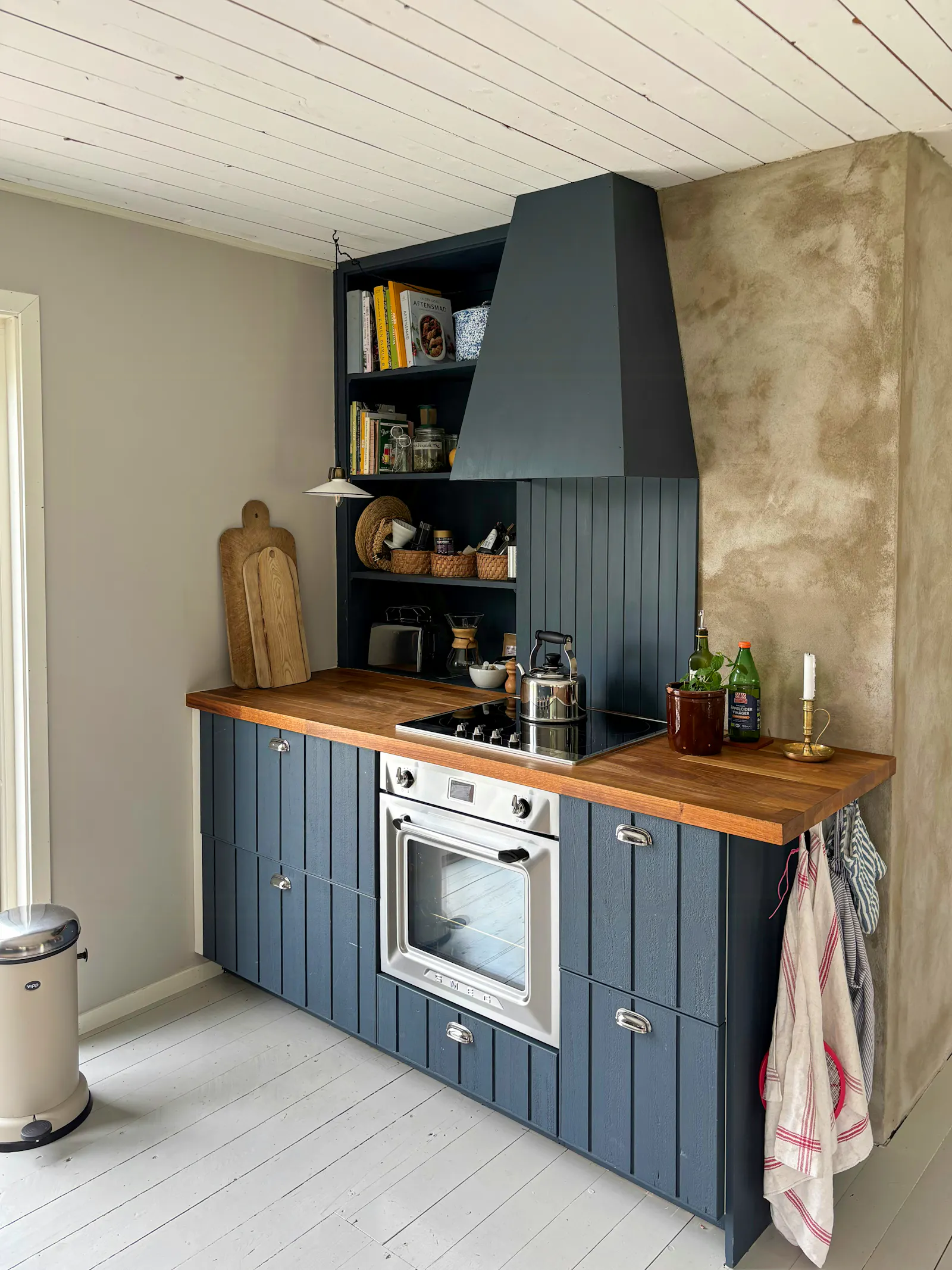 Två mysiga hus i ett naturskönt område med sjö – bild 4 av 24