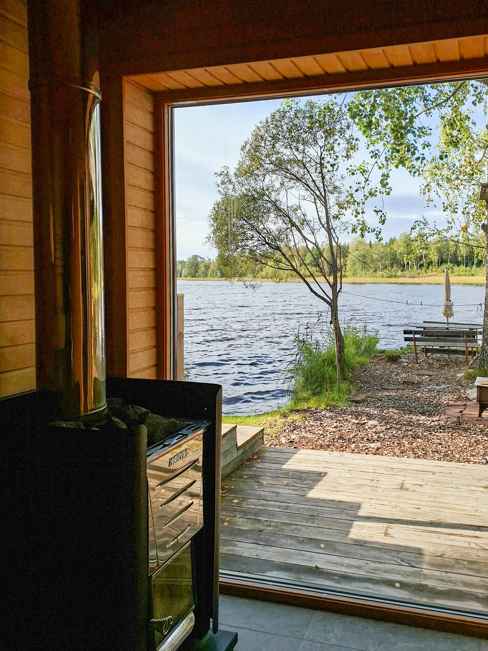 Stuga med sjöutsikt och båtliv vid Storsjön – bild 4 av 24