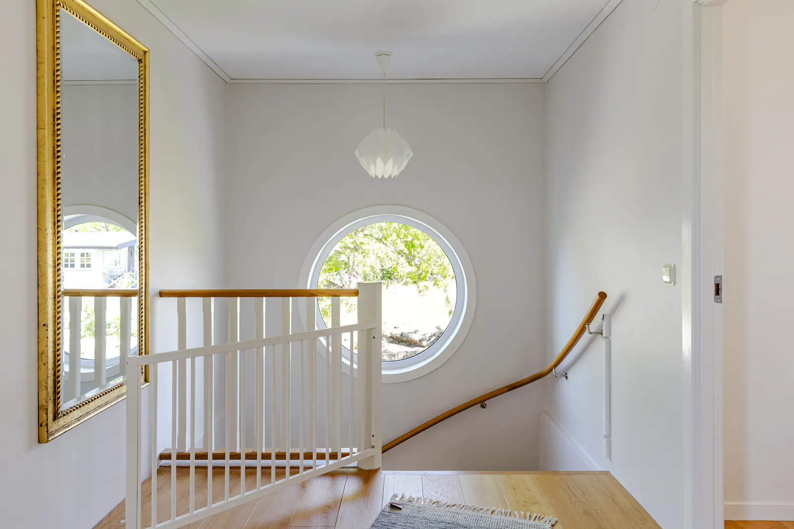 Modern stuga med utsikt och egen båt på Aspö – bild 14 av 24