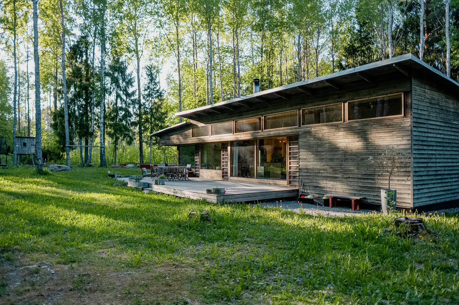 Familjestuga med stor tomt nära vattnet – bild 20 av 24