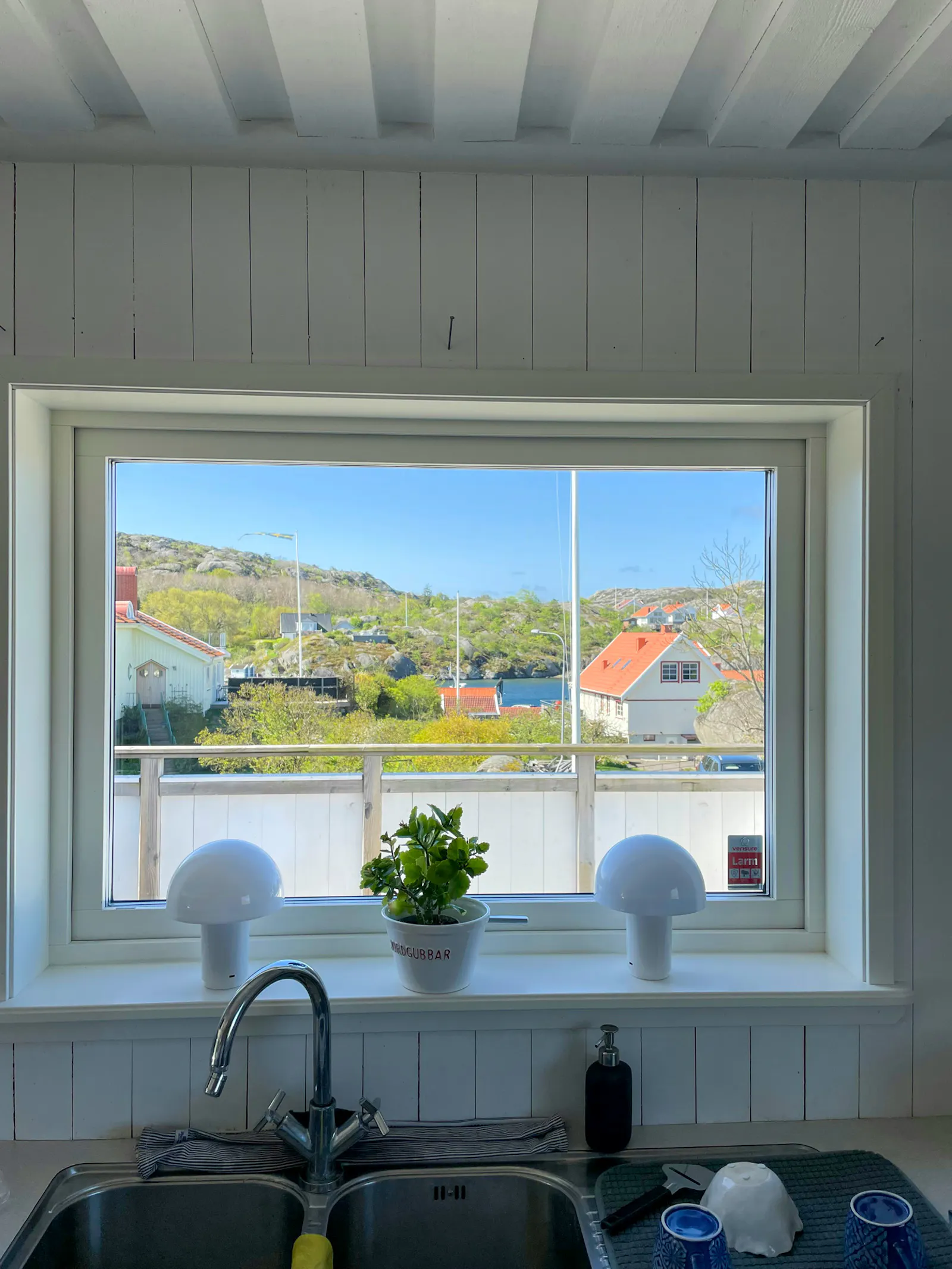 Bergshus med utsikt över Rönnängs skärgård – bild 5 av 24