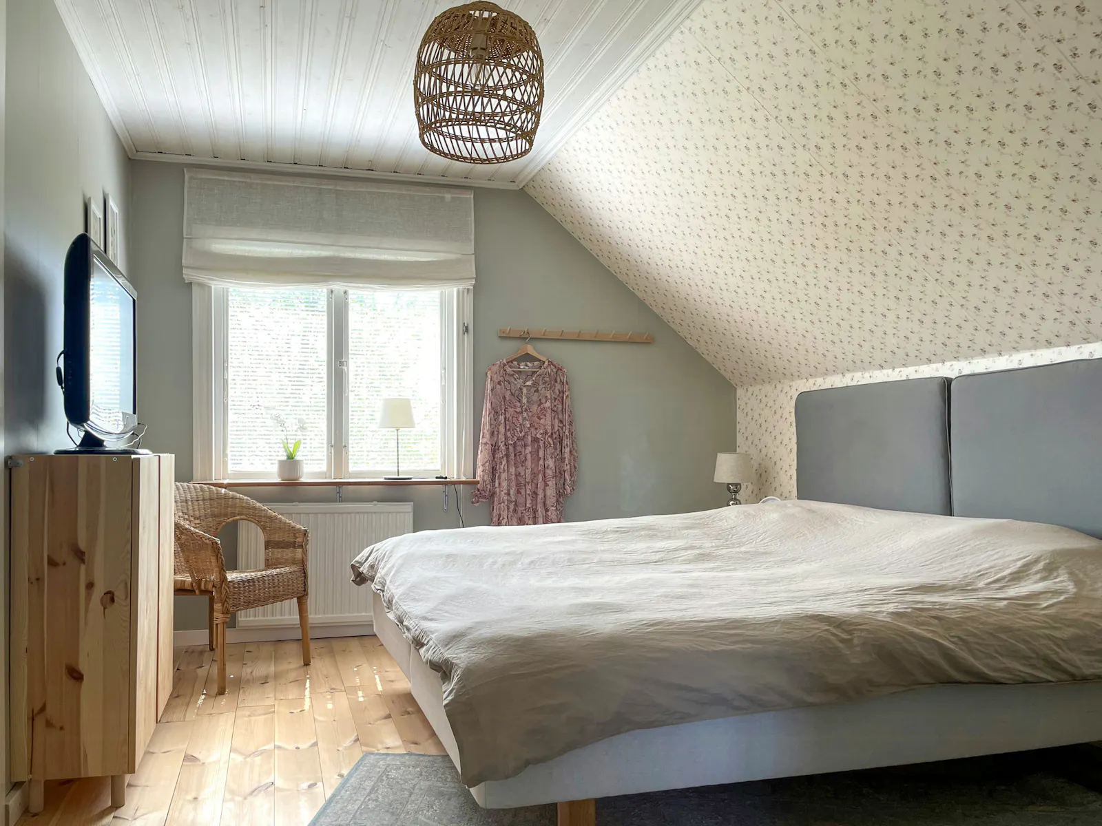 En lugn oas med härlig villaträdgård – bild 13 av 24