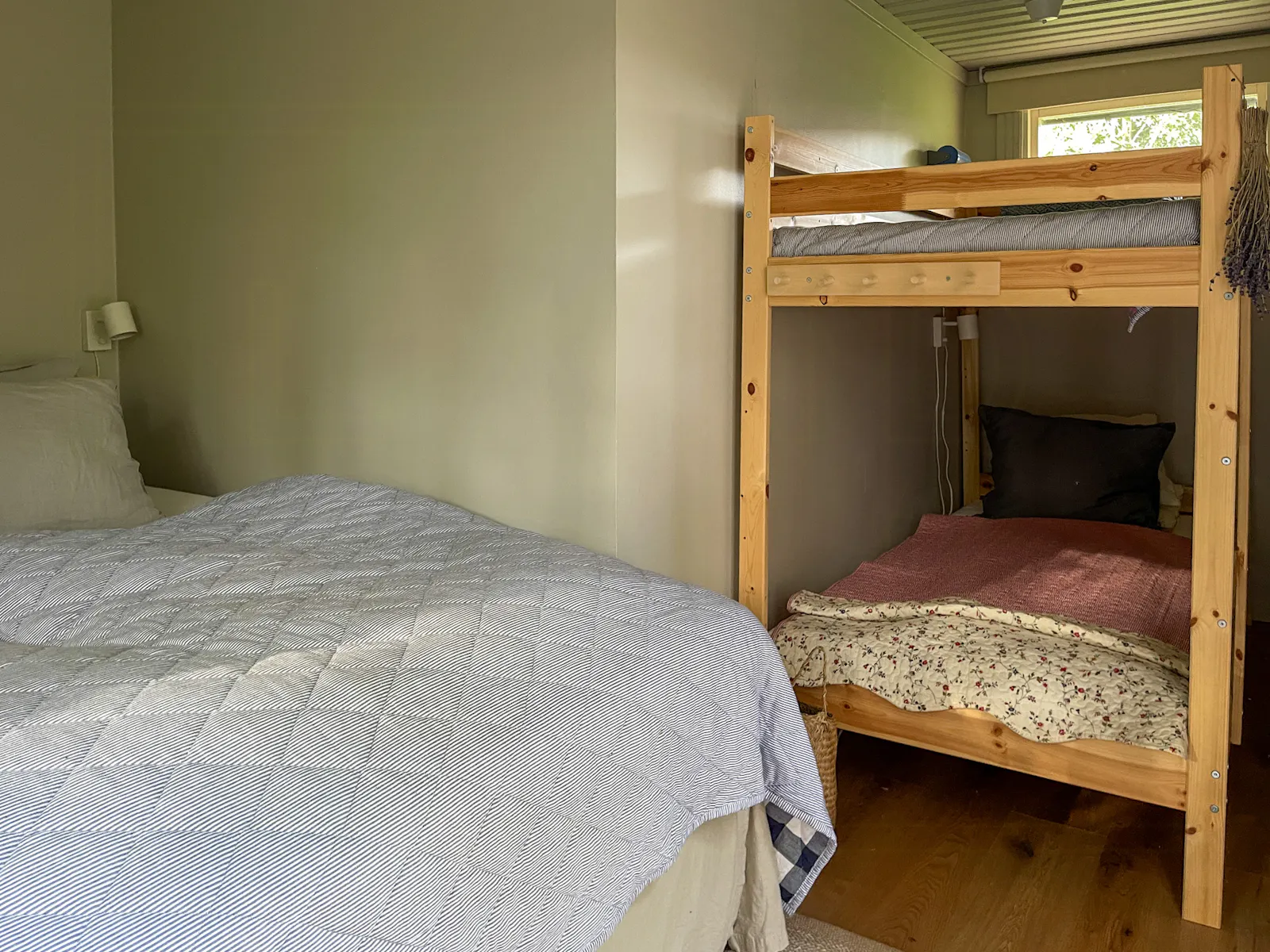 Hus vid skogen mellan Strängnäs och Stockholm – bild 21 av 24