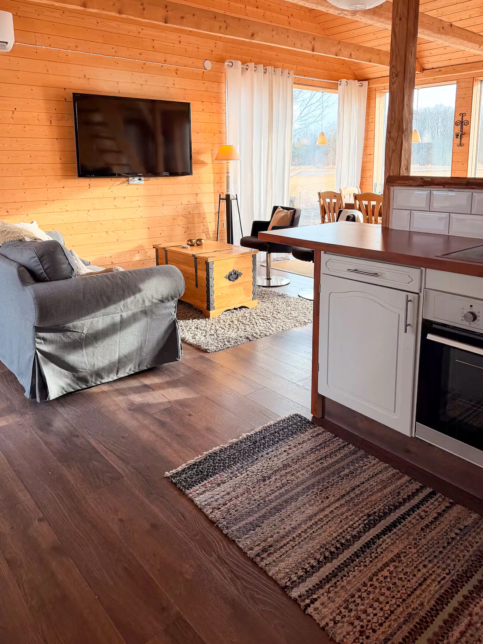 Gårdsidyll med fält och djurliv nära Halmstad – bild 6 av 24
