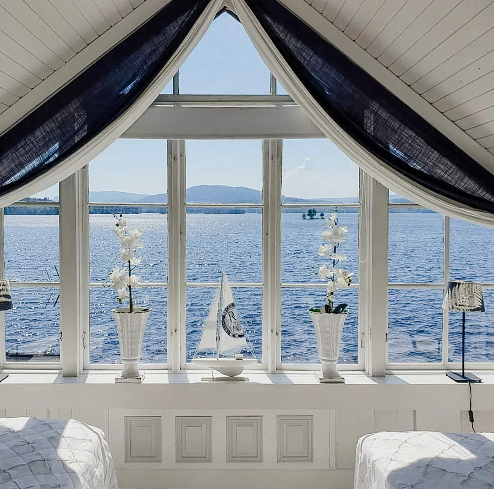 Lantlig stuga med panoramautsikt över Hansesjön – bild 18 av 24