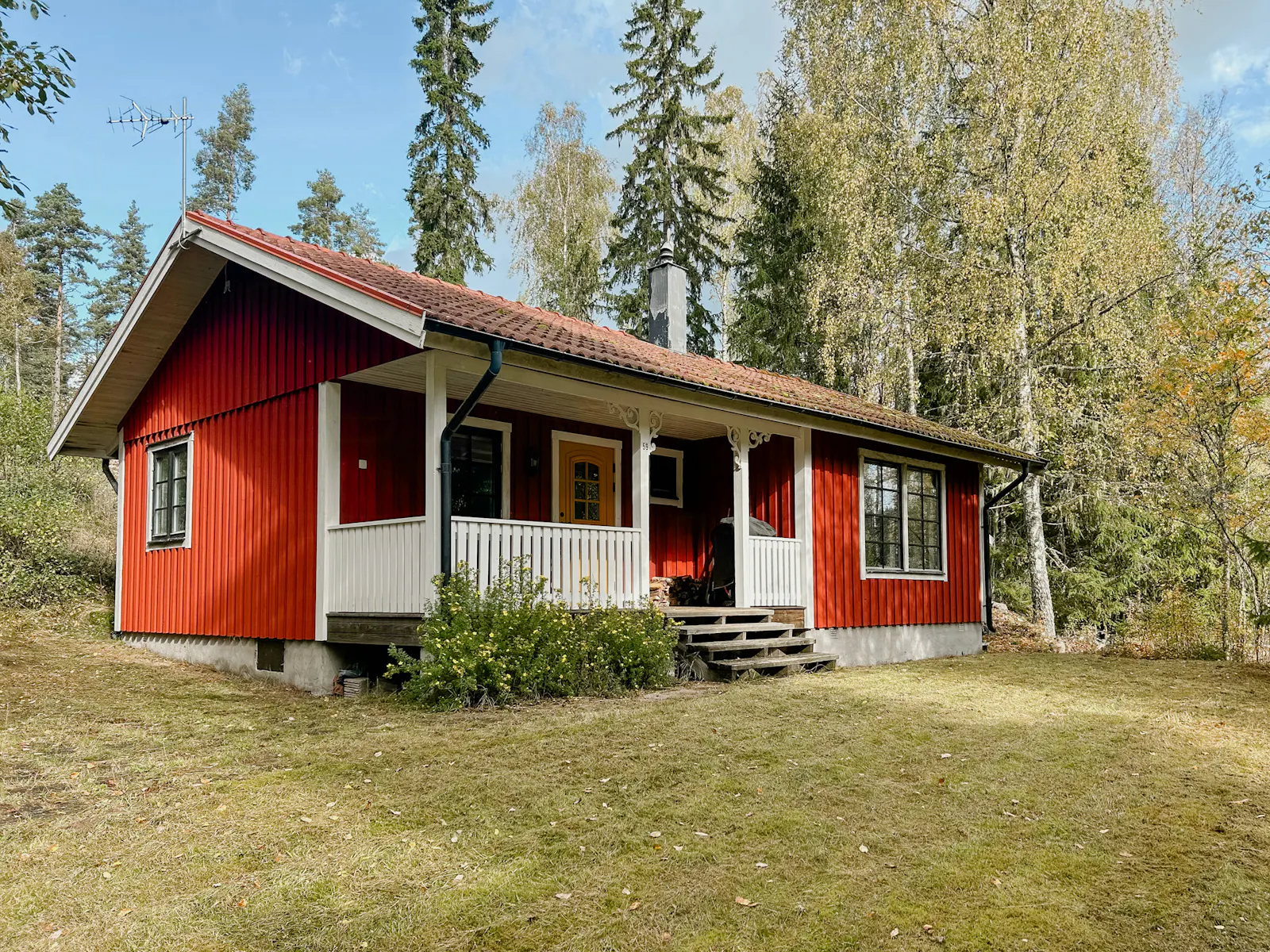 Rött skogshus med bastu nära Sunne – bild 22 av 24