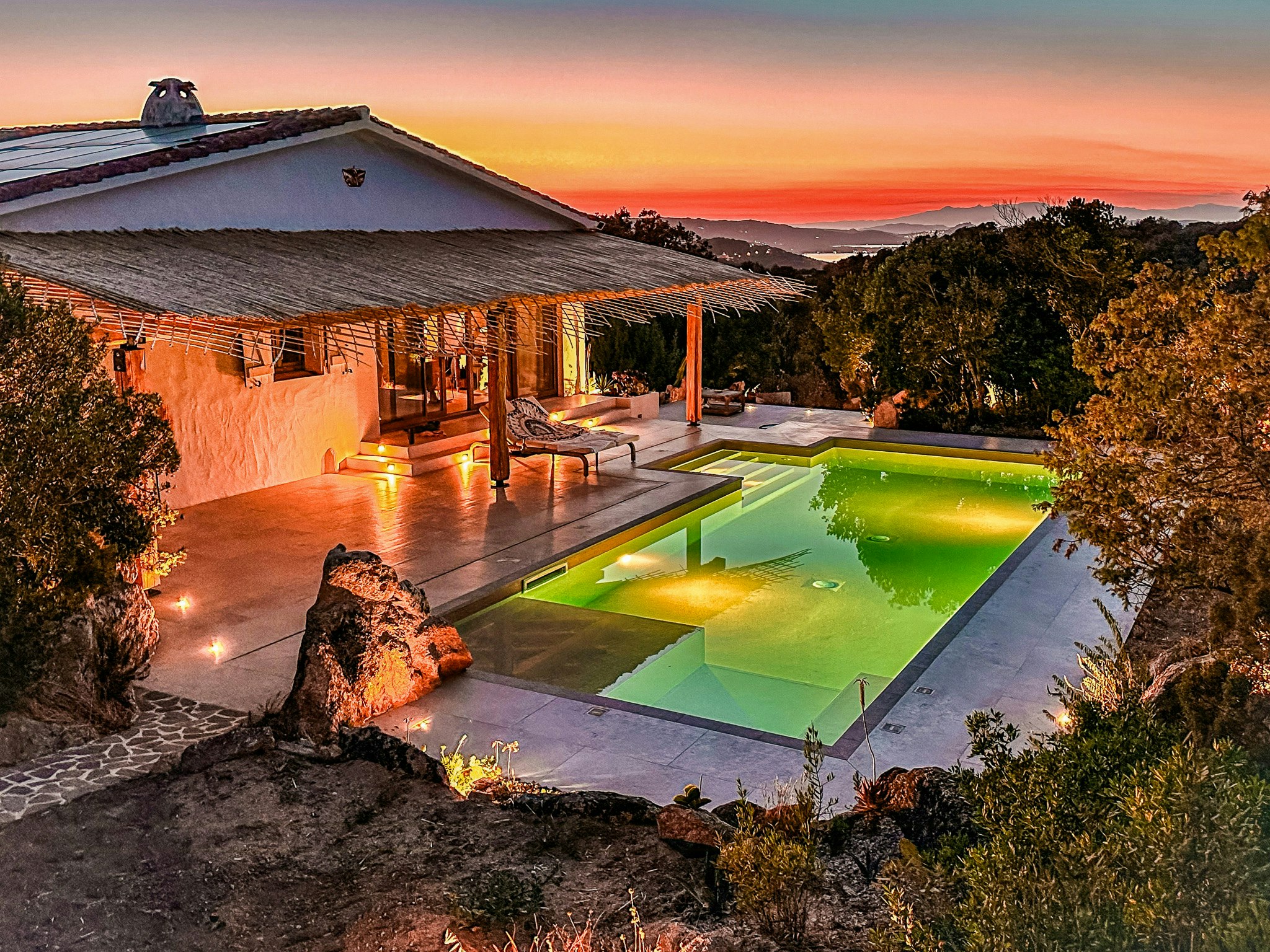 Maisons de vacances de luxe en Sardaigne avec piscine cover image