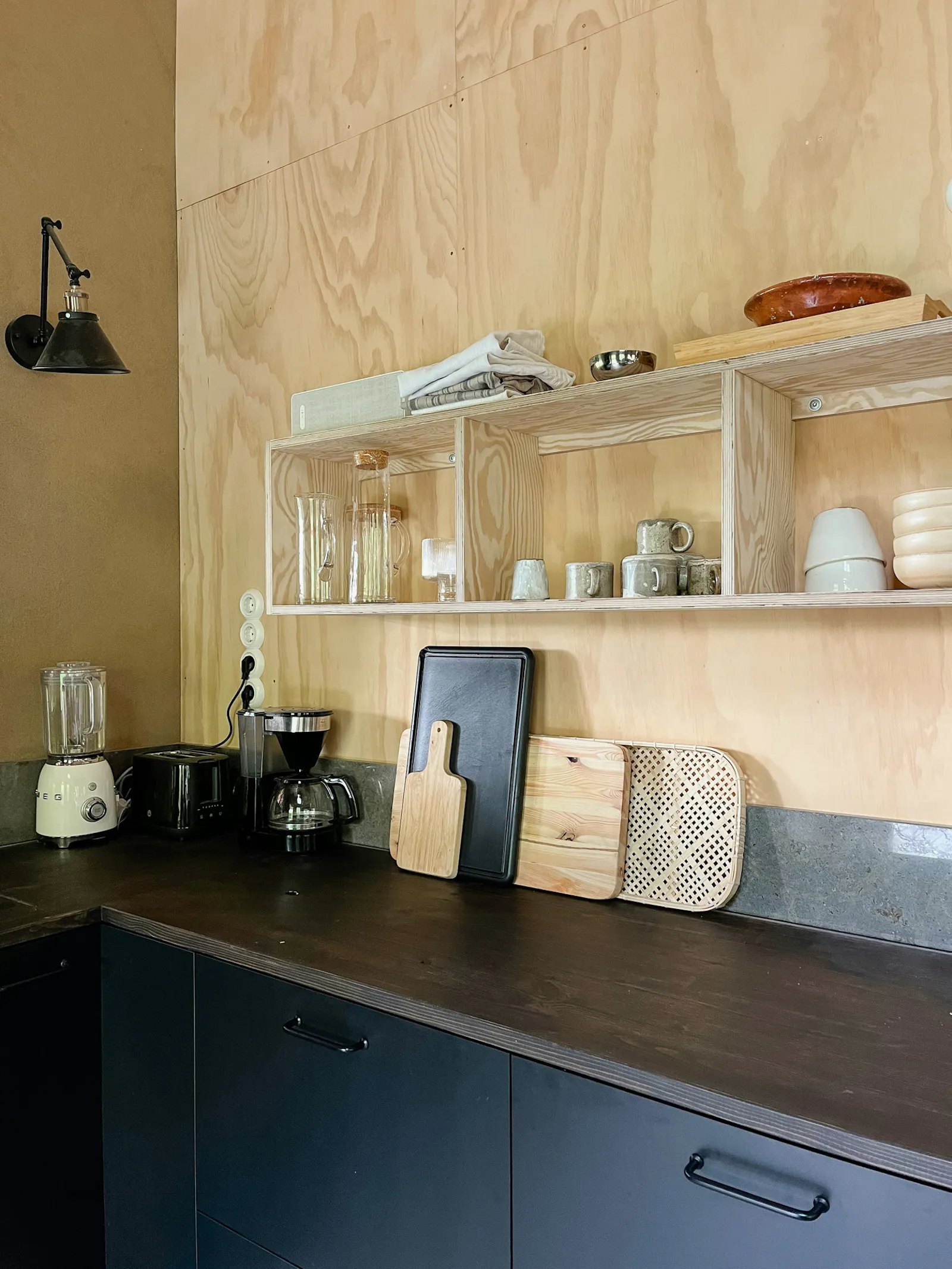 Designat hus med återbrukade detaljer i Österlen – bild 7 av 24