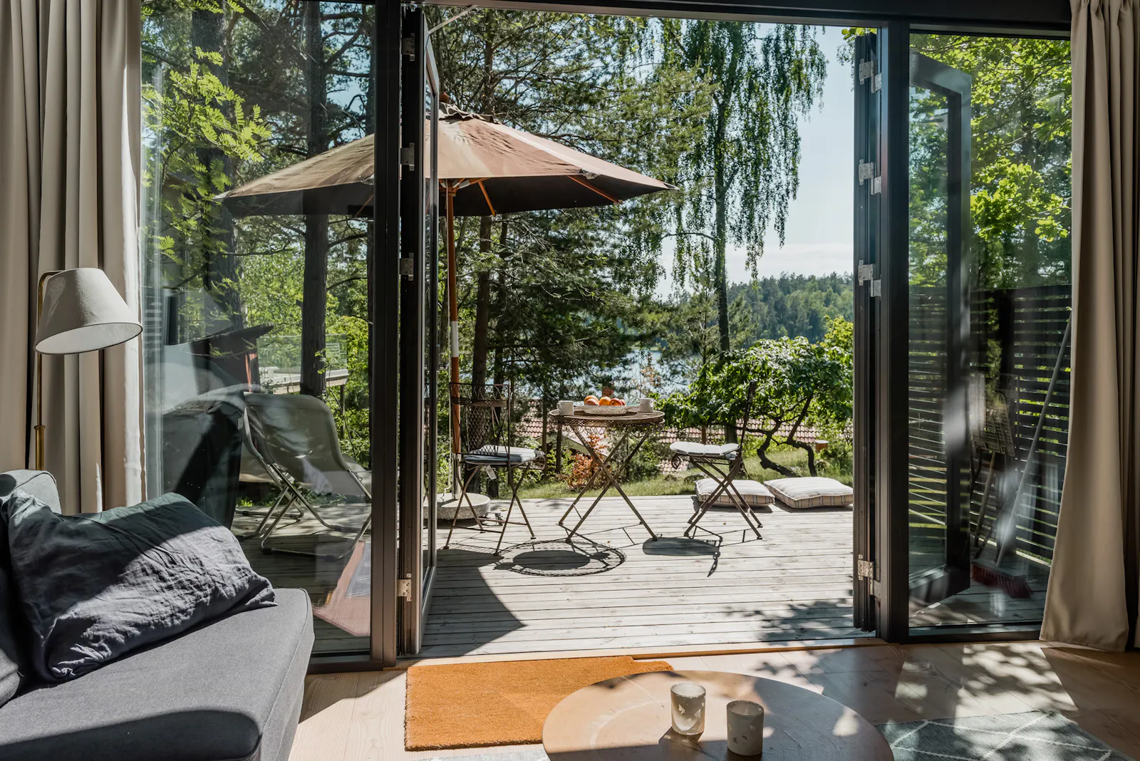 Charmigt semesterhus med havsutsikt nära Stockholm – bild 2 av 20