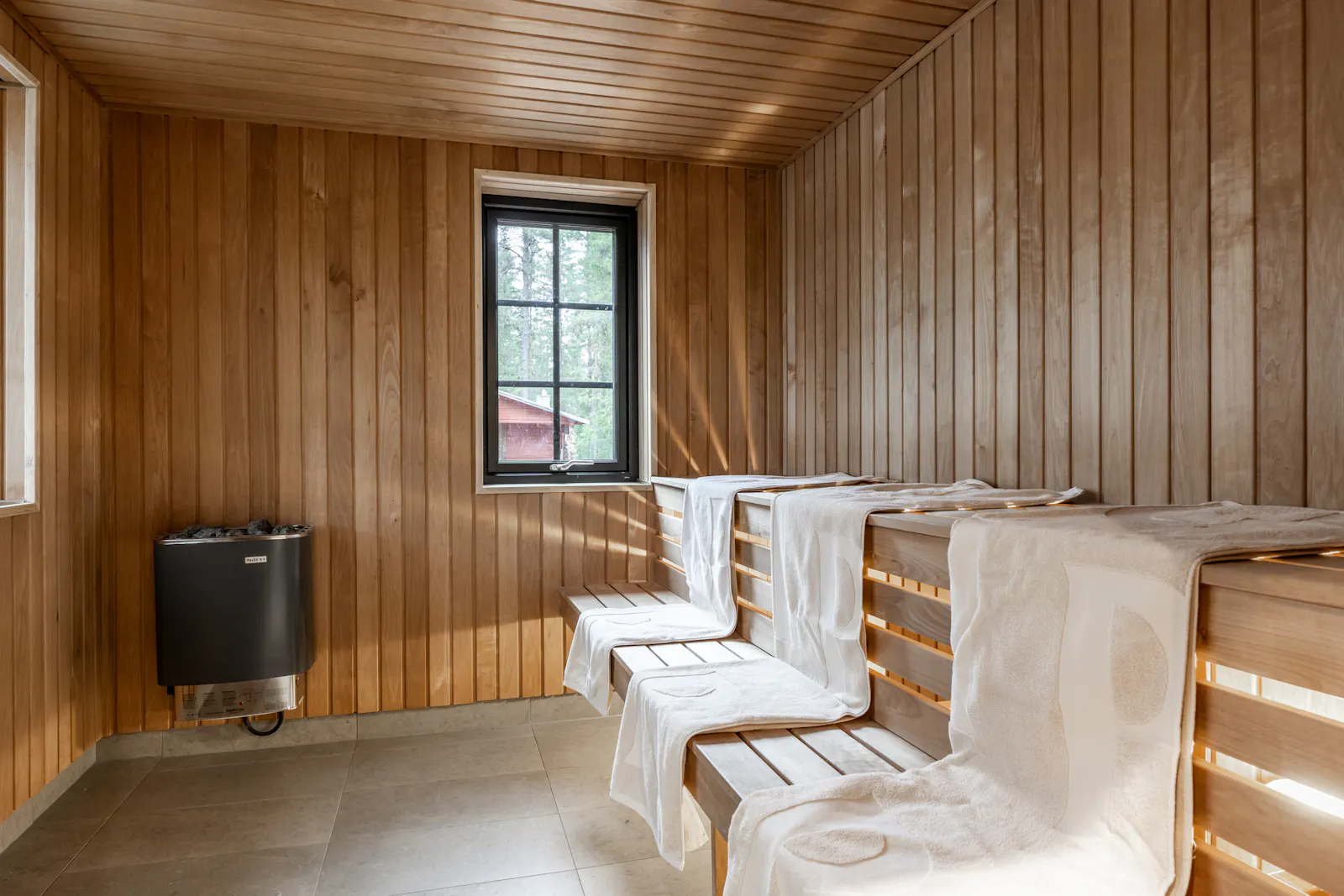 Modernt hus med bastu och fjällutsikt – bild 4 av 24