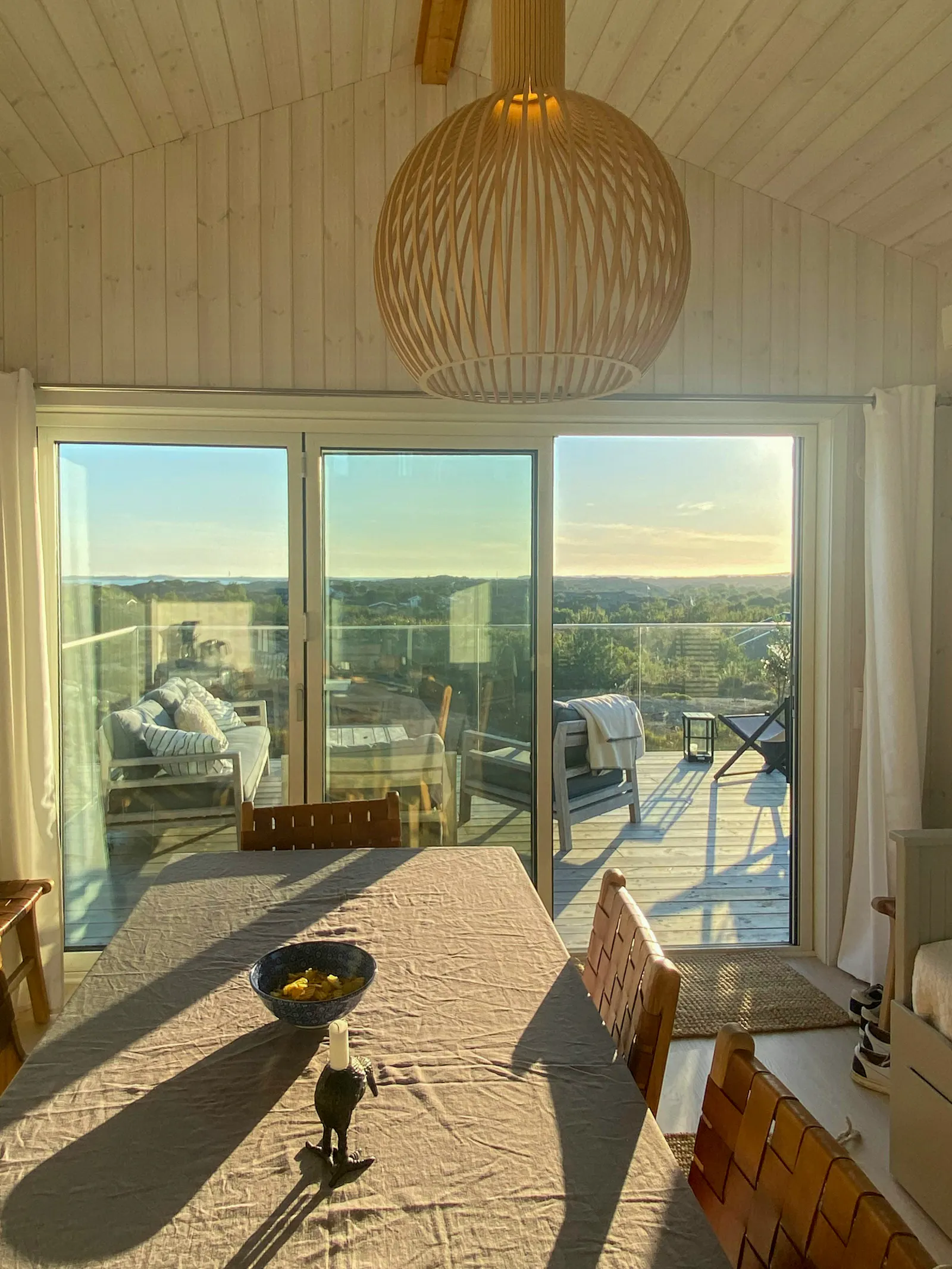 Havsnära hus med pool vid Hällevikstrand – bild 3 av 24