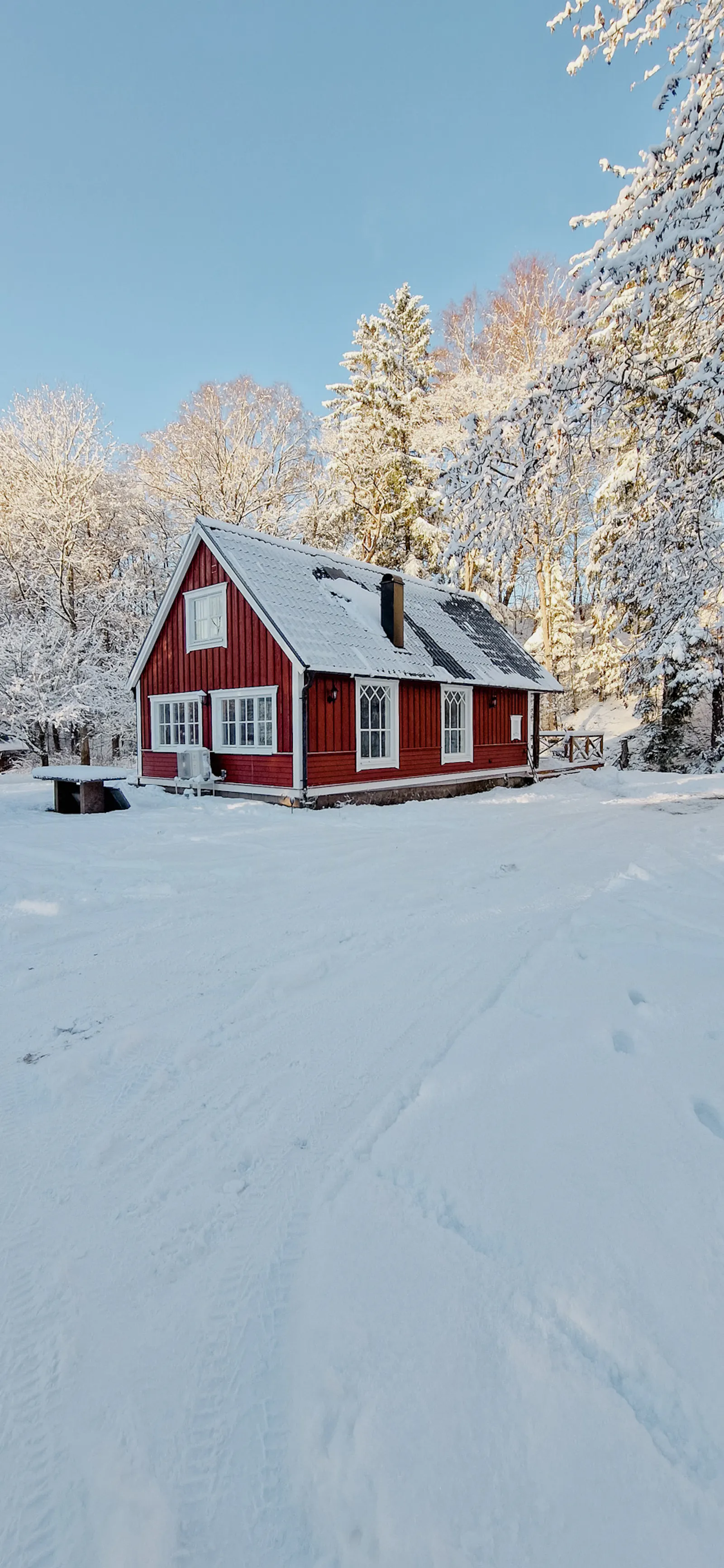 Stuga vid en bäck i södra Halland – bild 15 av 24
