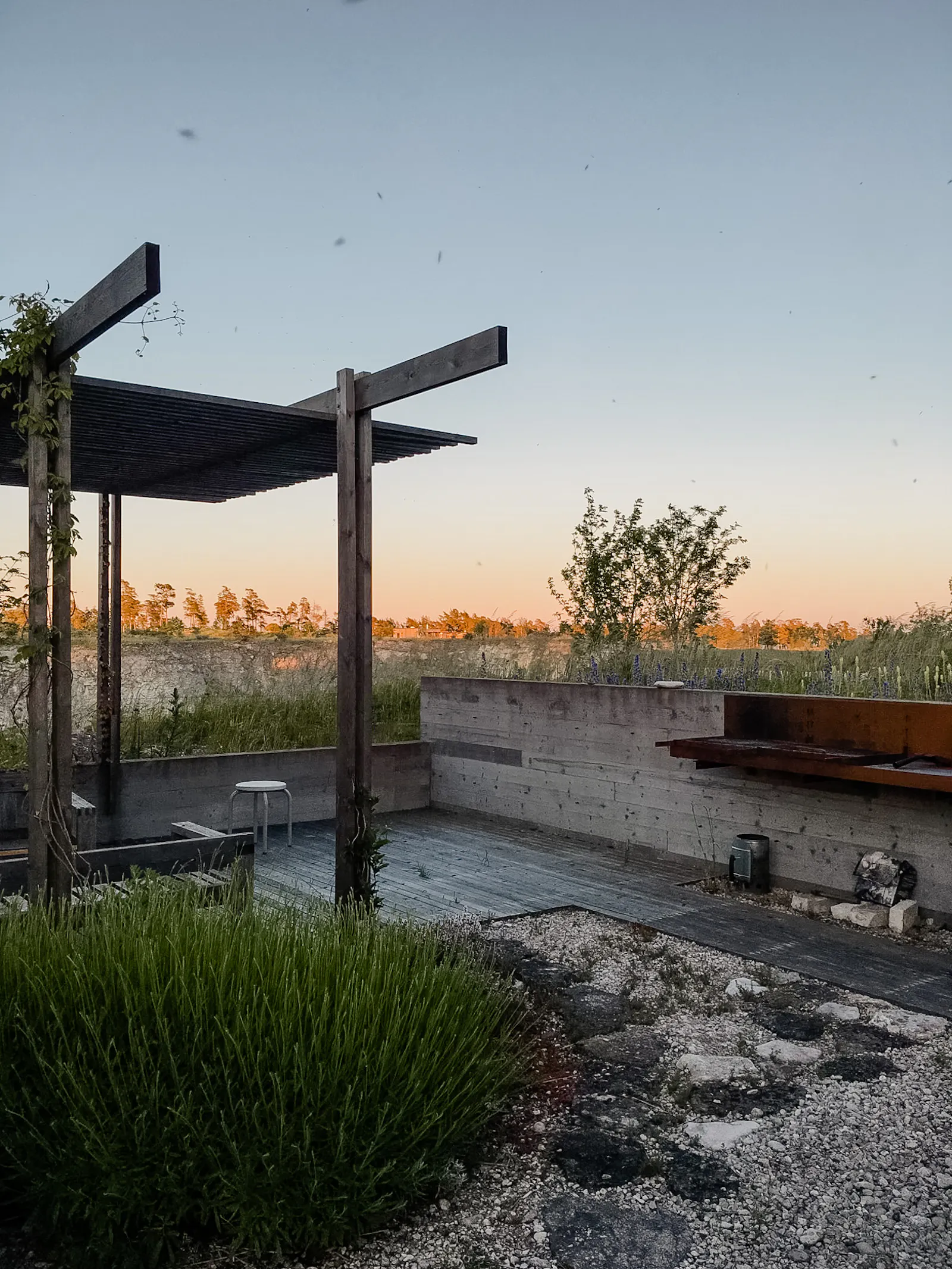 Arkitektritat hus på klippkanten vid Bungenäs – bild 17 av 21