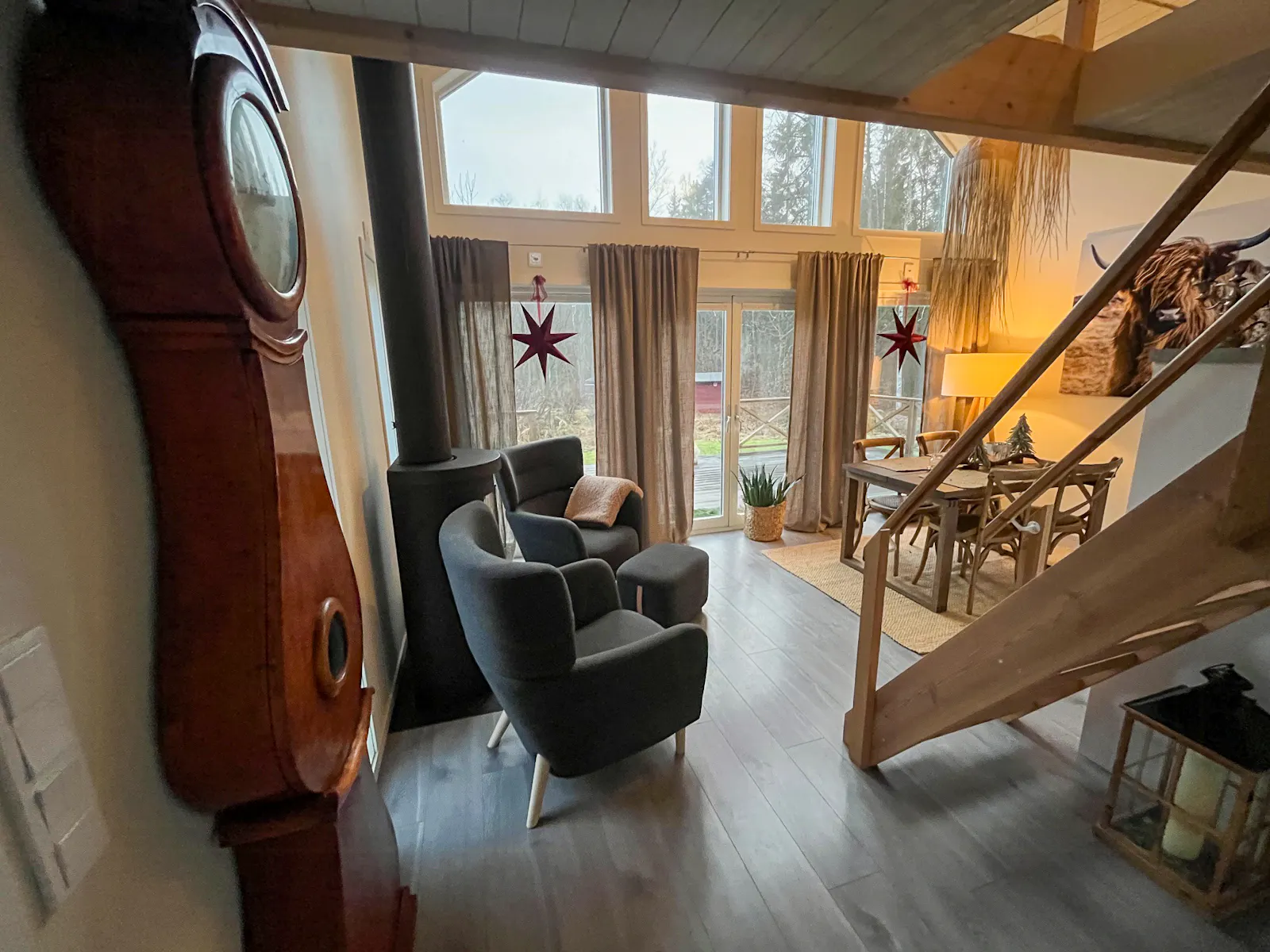 Modernt lofthus i skogen nära Gullabo – bild 12 av 24