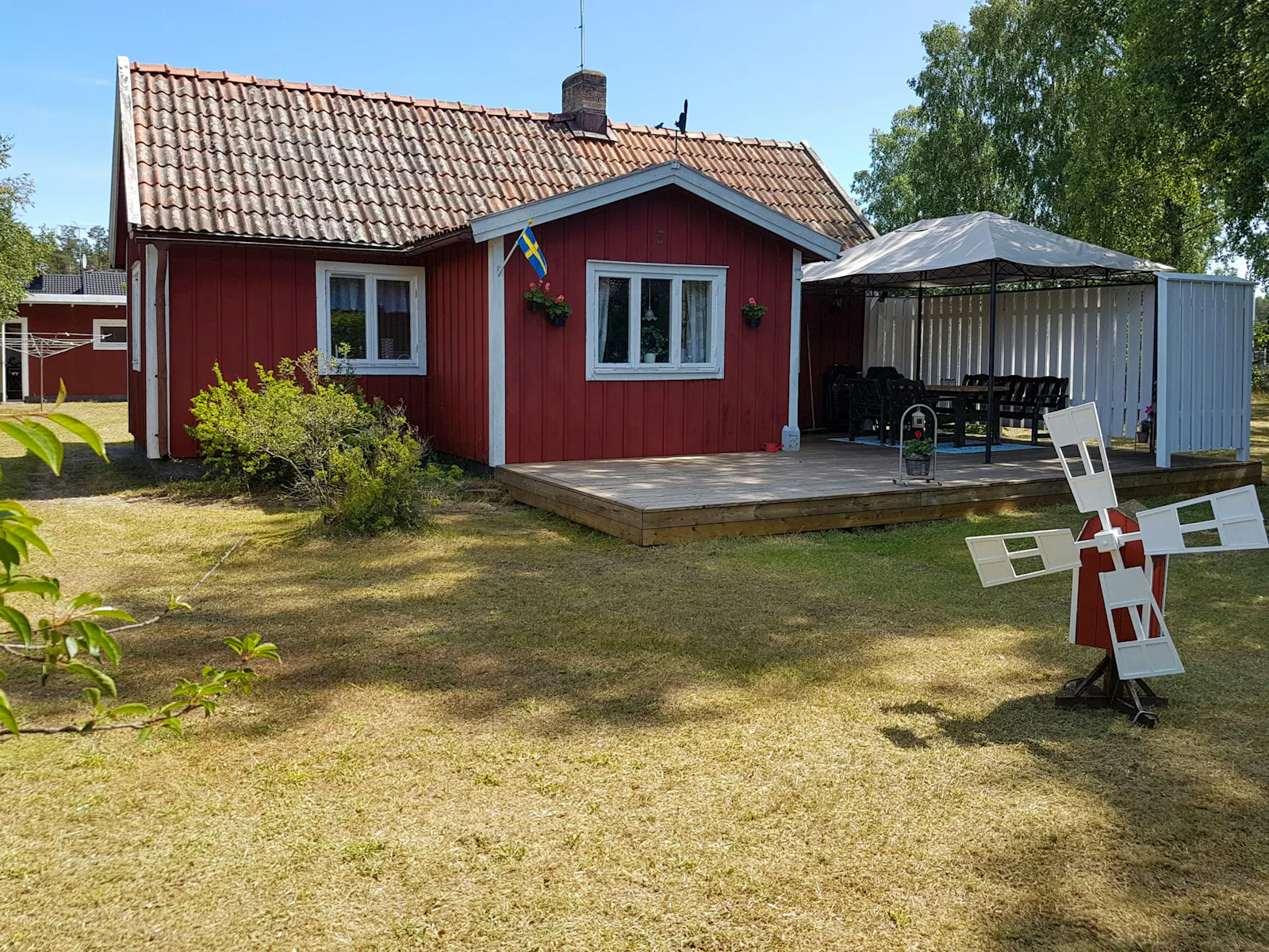 Nyrenoverad stuga i hjärtat av Löttorp – bild 2 av 14