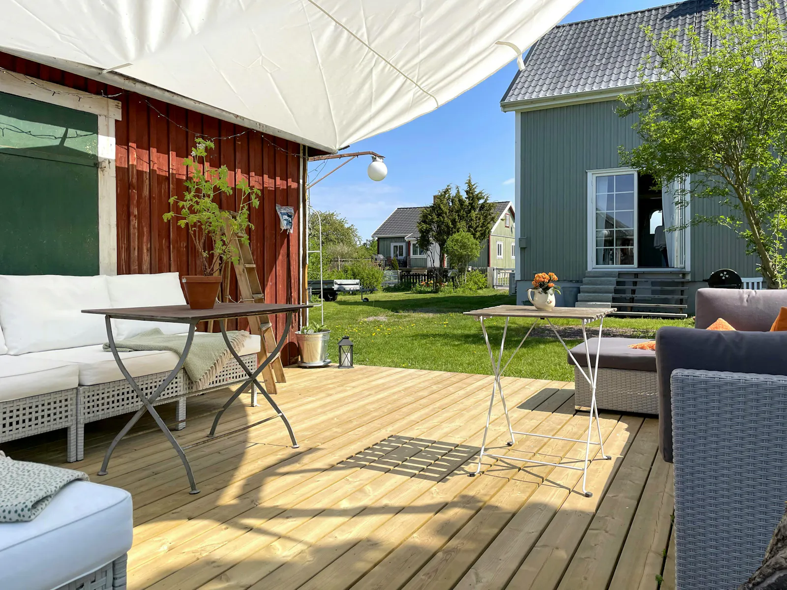 En lugn oas med härlig villaträdgård – bild 18 av 24