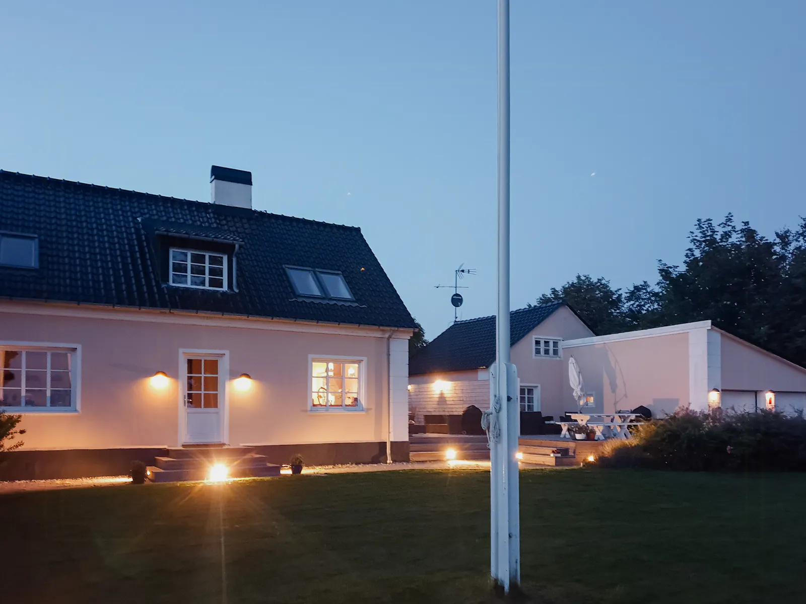 Kusthem med havsutsikt nära Mossbystrand – bild 19 av 24