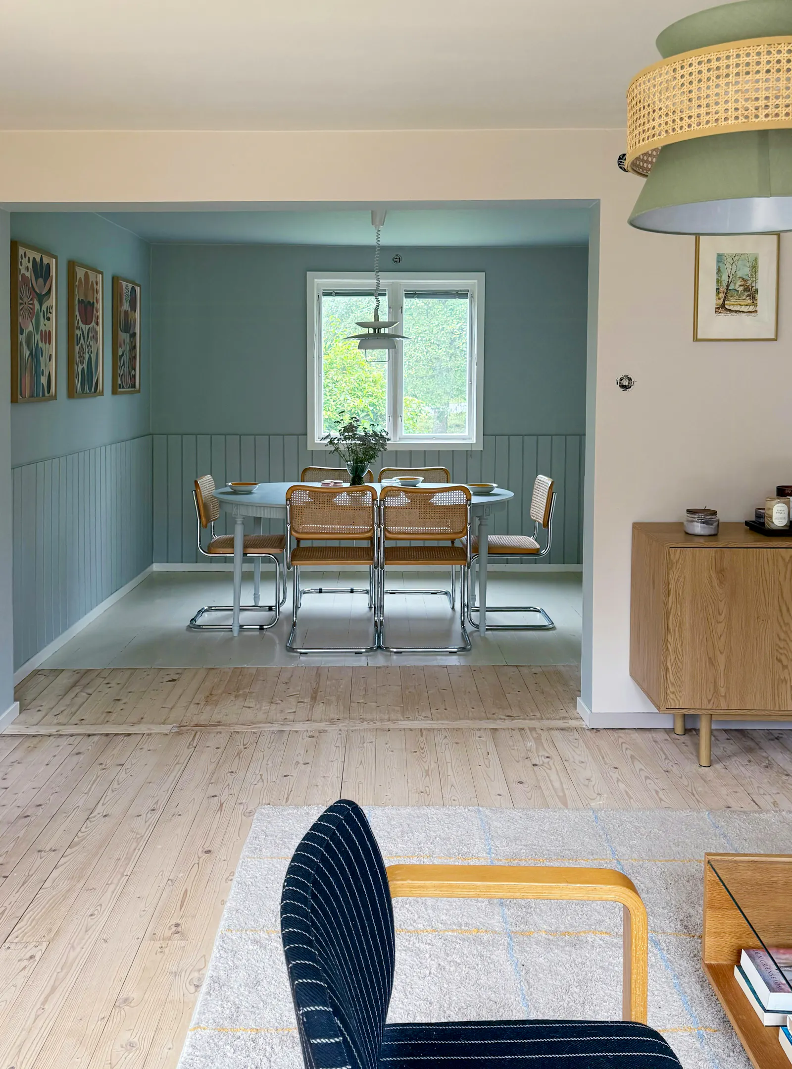 Klassiskt svenskt trähus nära havet och skogen – bild 4 av 24