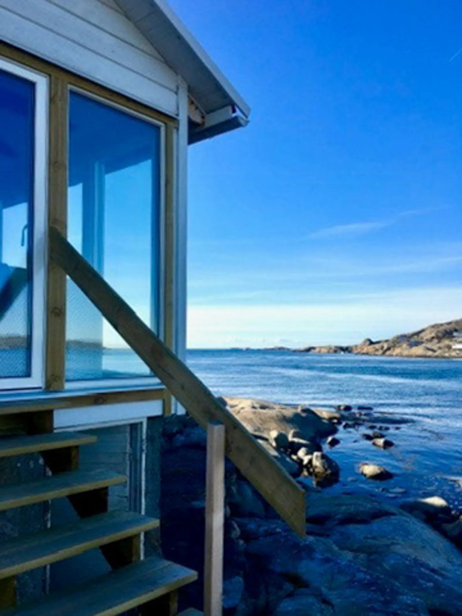 Stuga med havsutsikt på skärgårdsön Kårholmen – bild 4 av 13