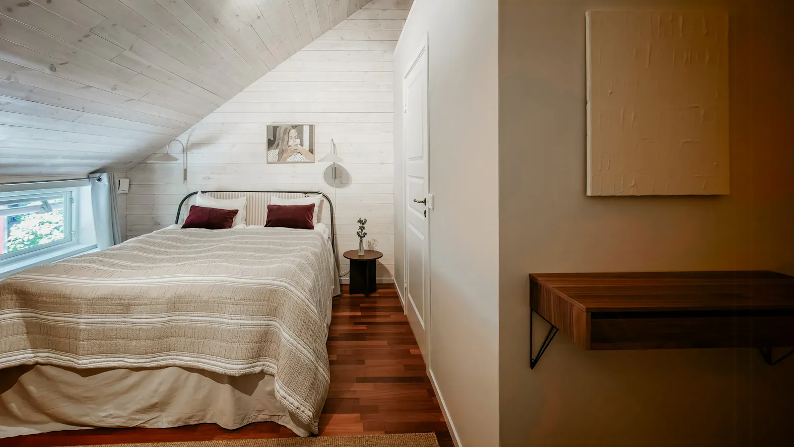 Modern bondgårdslägenhet med pool, bastu & biosal – bild 12 av 24