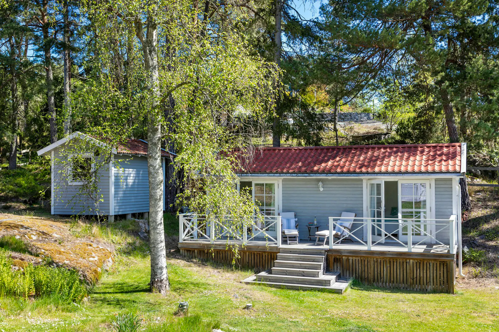 Lantligt hus i Stavsnäs med stor altan – bild 19 av 24