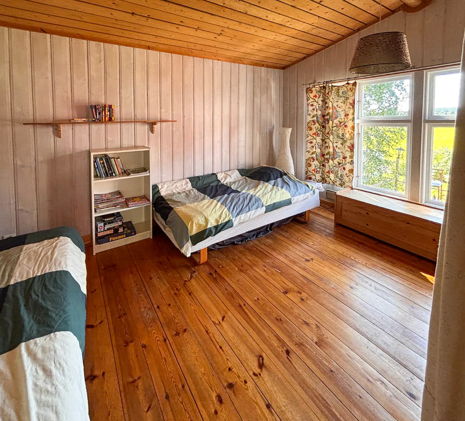 Timmerhus från 1800-talet vid ån i Gästrikland – bild 18 av 24