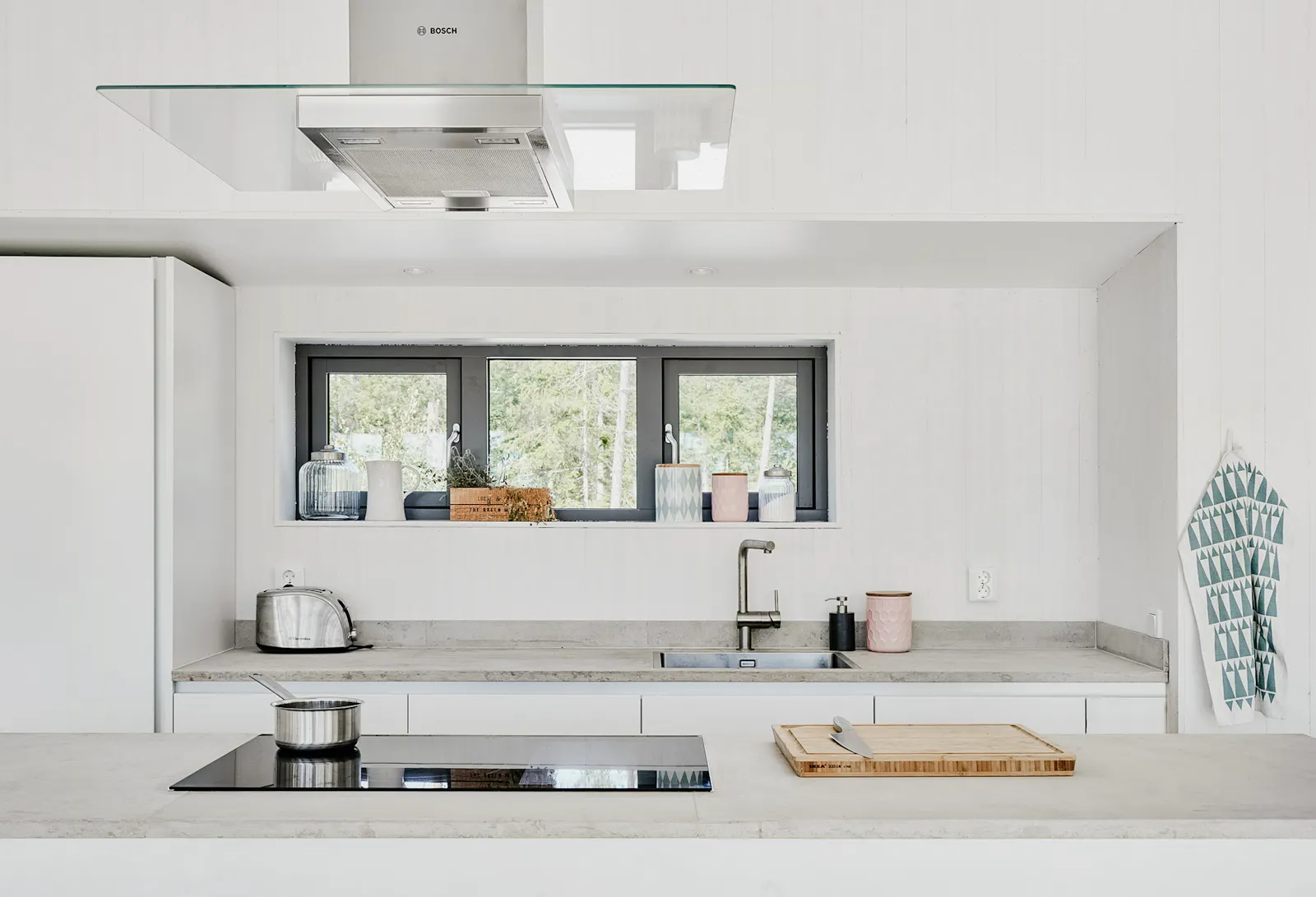 Arkitektritat hus med havsutsikt i Ljugarn – bild 5 av 24