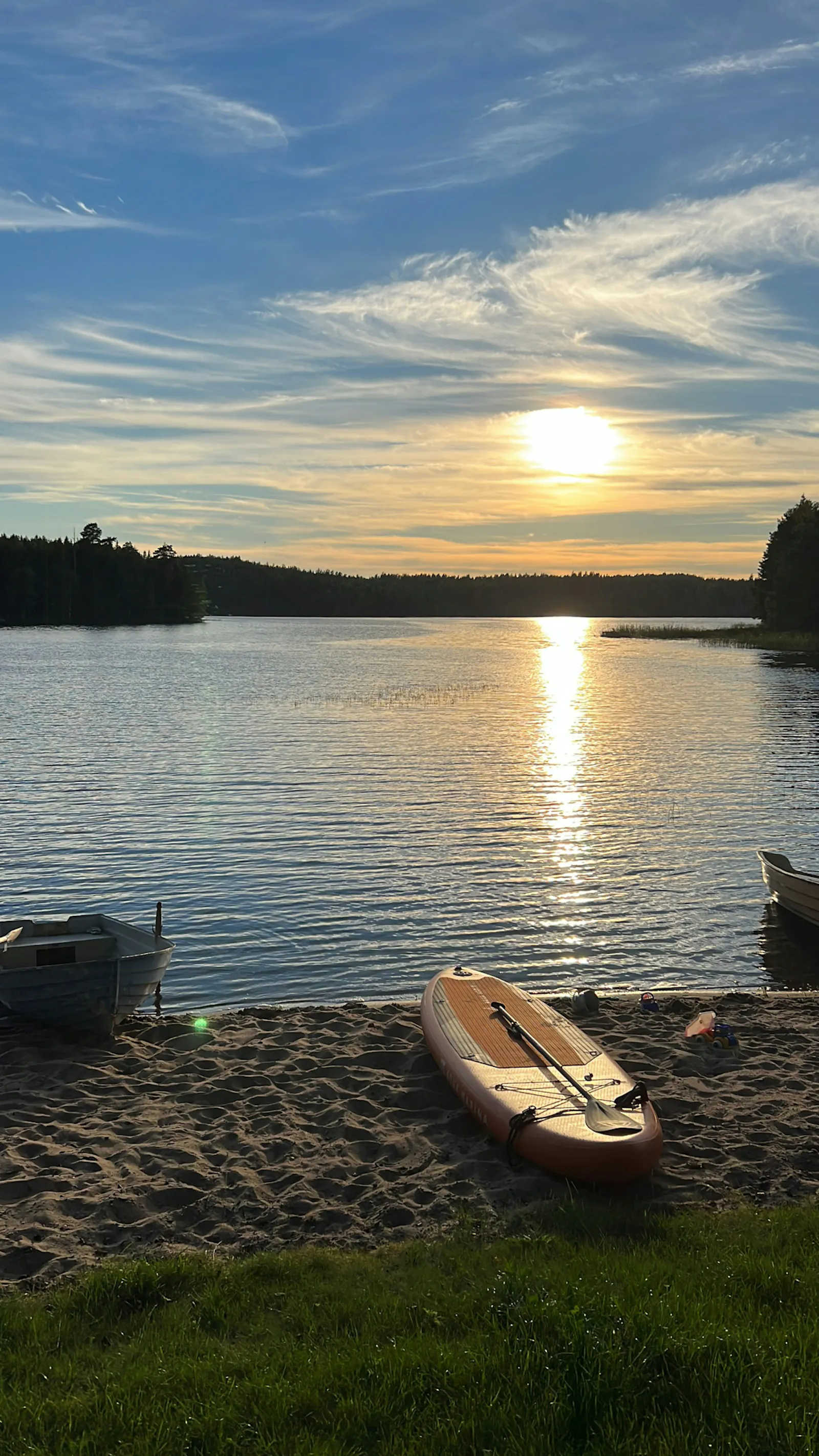 Sjöstuga med privat strand i Sörmland – bild 4 av 24
