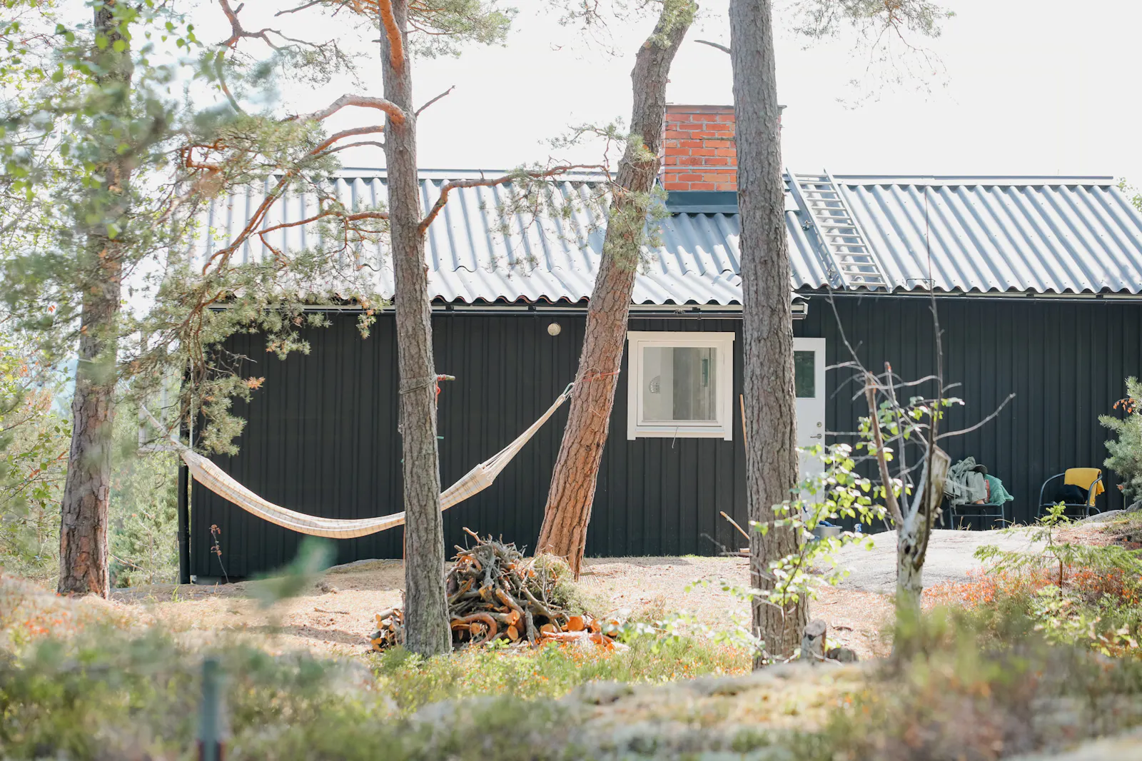 Idyllisk stuga med fantastisk utsikt på Älgö – bild 4 av 24