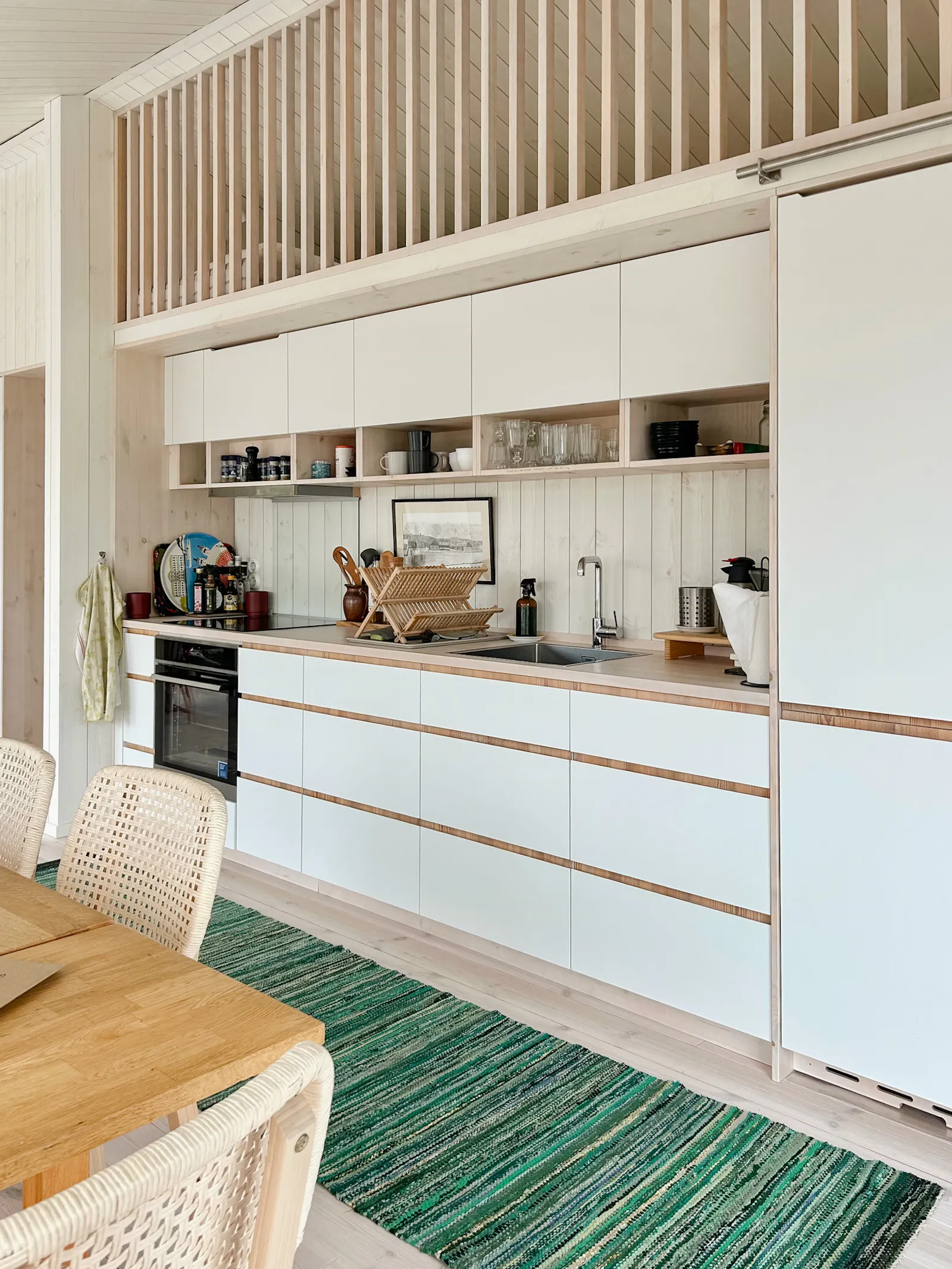 Modernt svart trähus på Bjärehalvön – bild 7 av 24