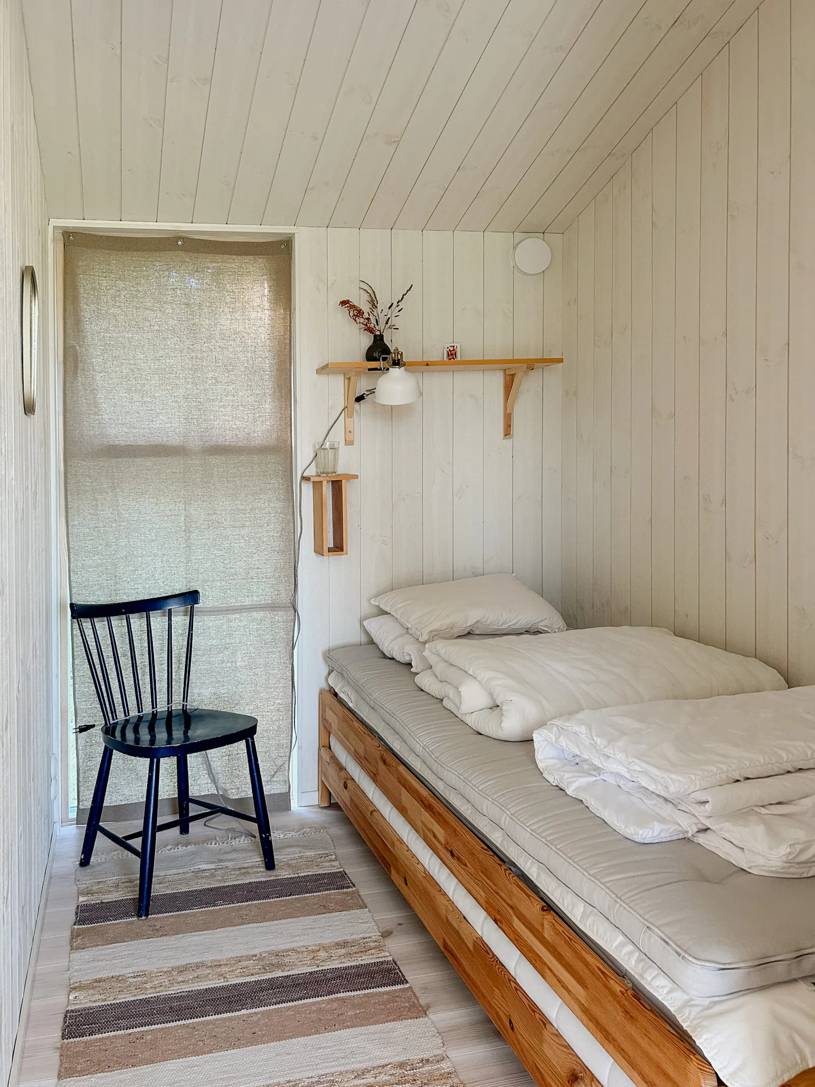 Modernt svart trähus på Bjärehalvön – bild 19 av 24