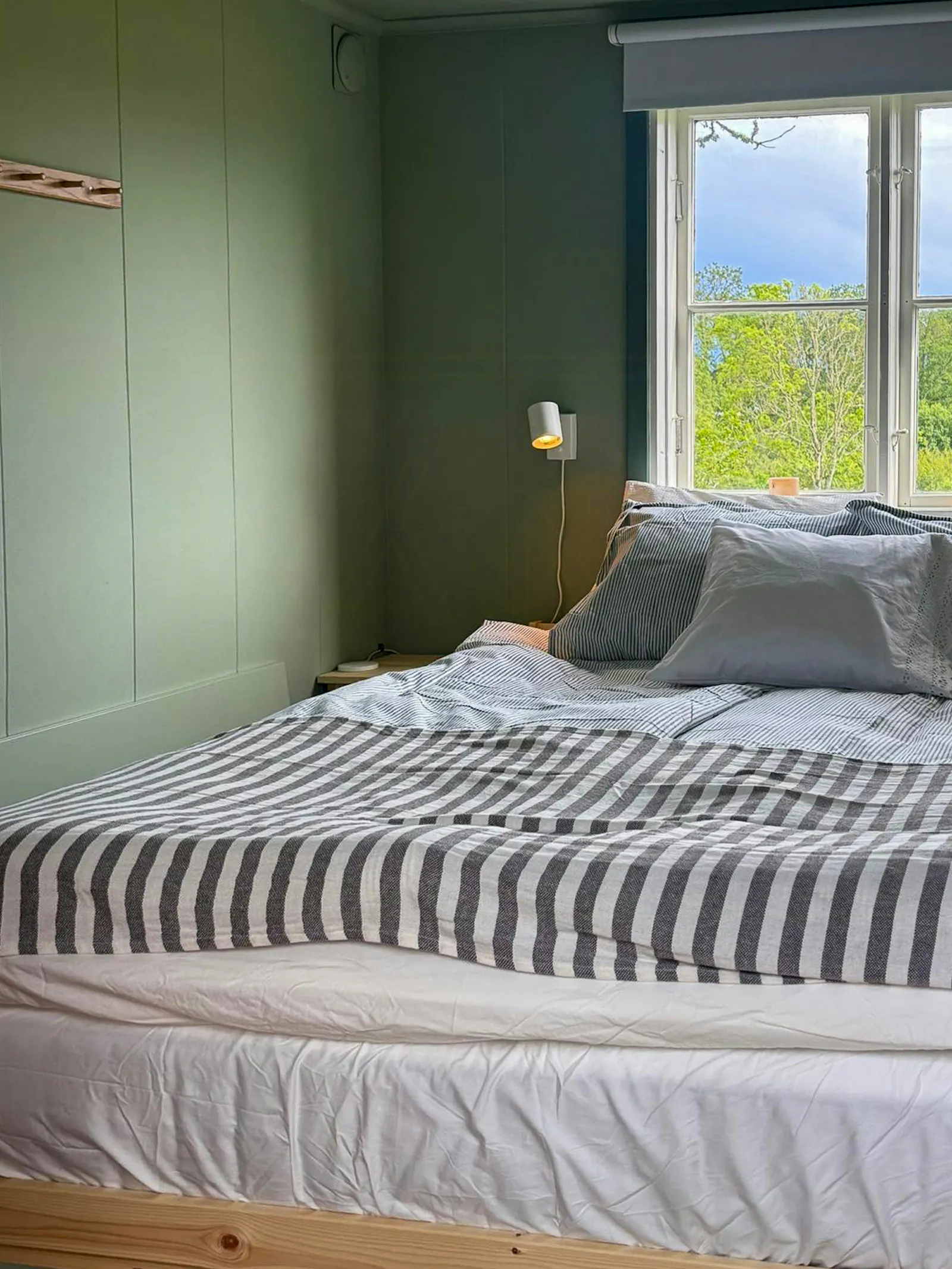 Charmigt torp med sjöutsikt i Småland – bild 20 av 24