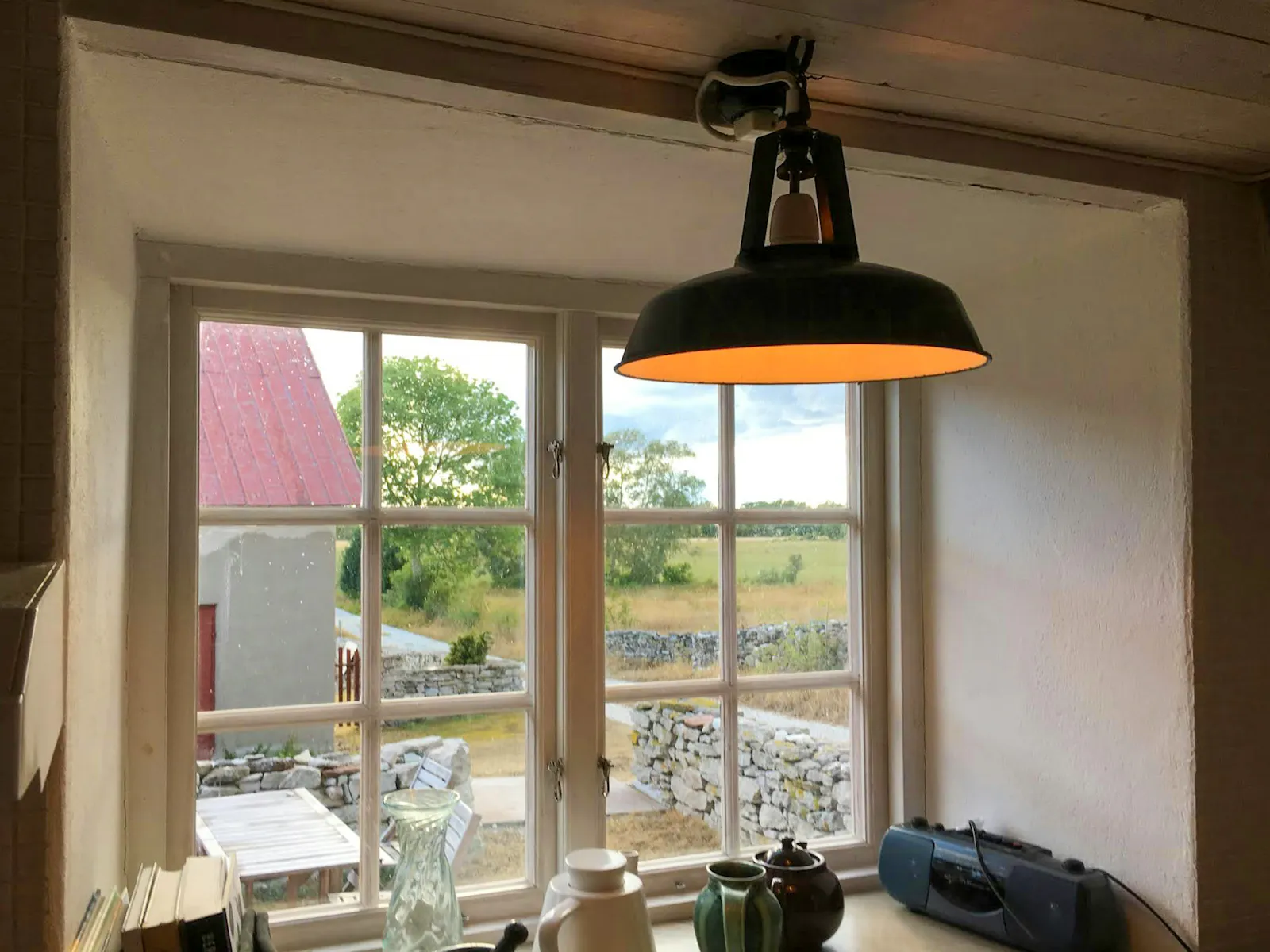 Traditionellt gårdshus vid Dämba sjö på Fårö – bild 8 av 19