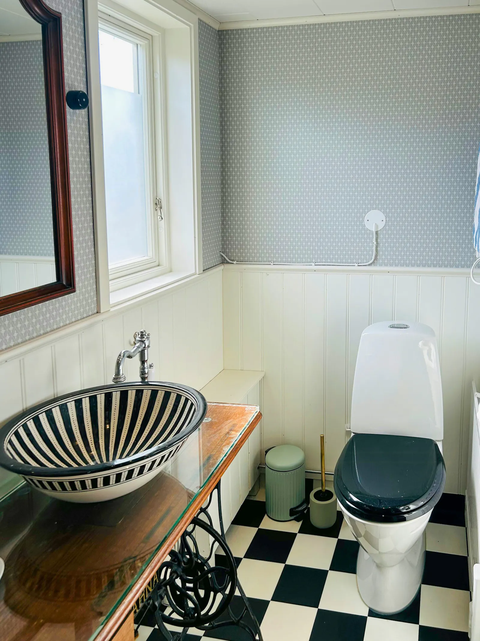 Strandnära ministuga med bastu i Skummesslövstrand – bild 9 av 15