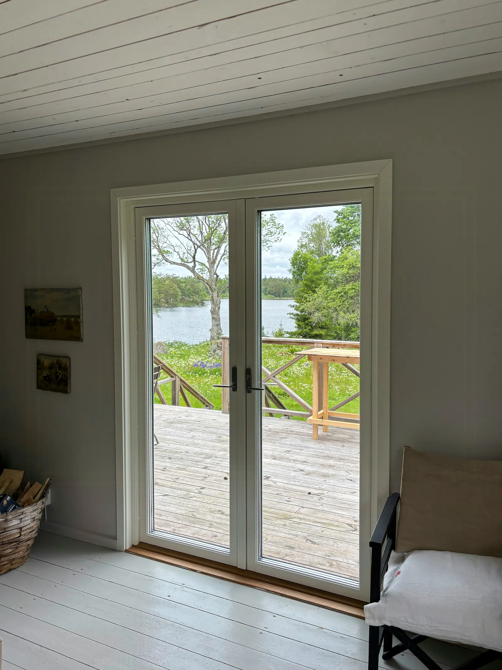 Två mysiga hus i ett naturskönt område med sjö – bild 12 av 24