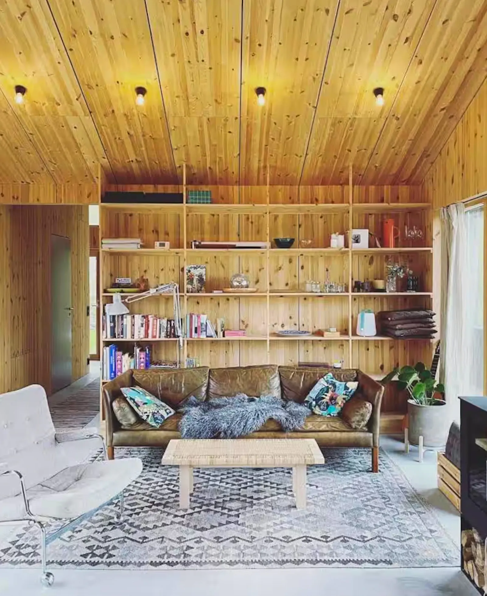 Arkitektritat hus vid Malö strömmar – bild 3 av 16