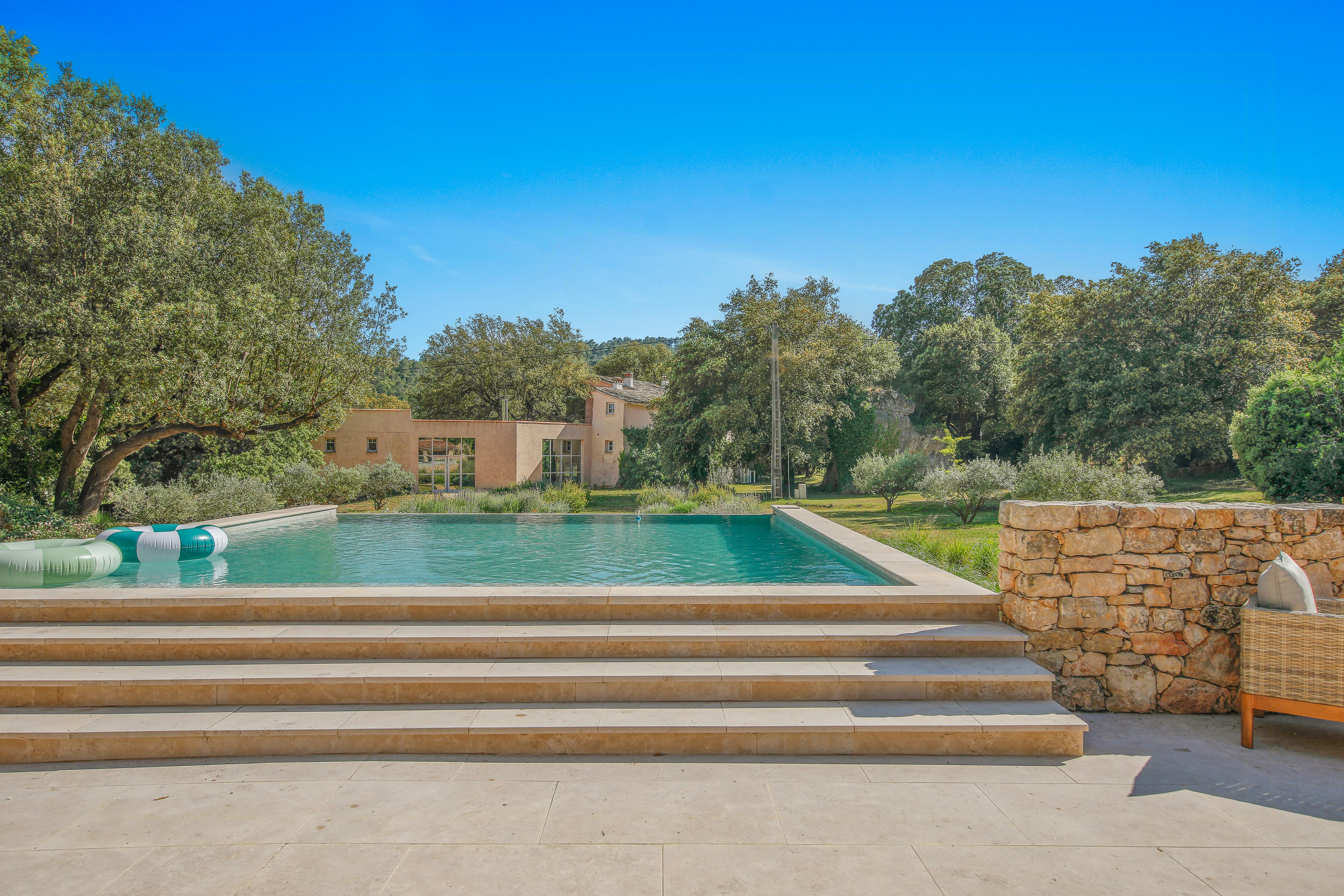 Méounes-lès-Montrieux cover image