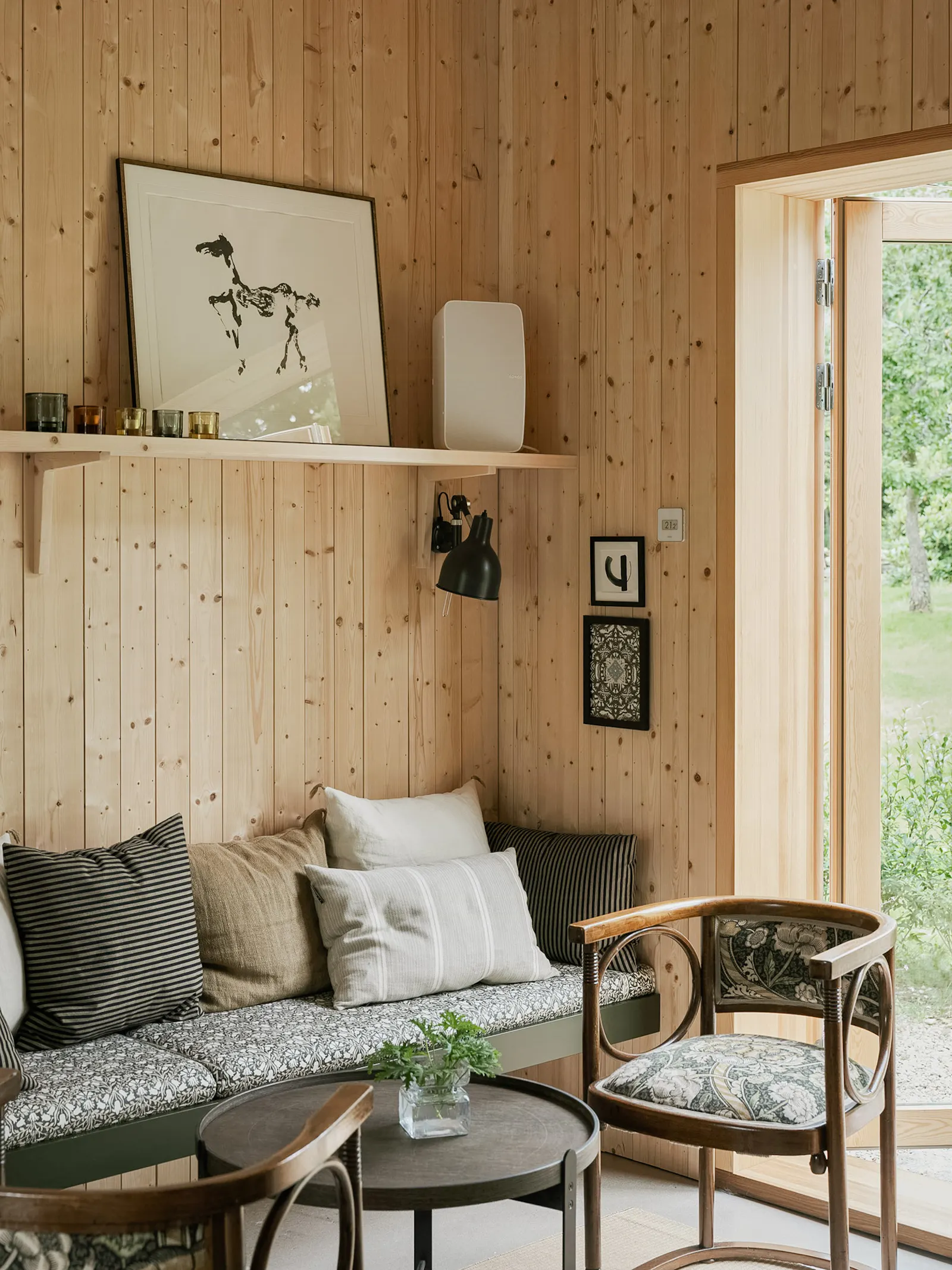 Designergård med bastu vid bäck i Hallands bokskog – bild 11 av 24