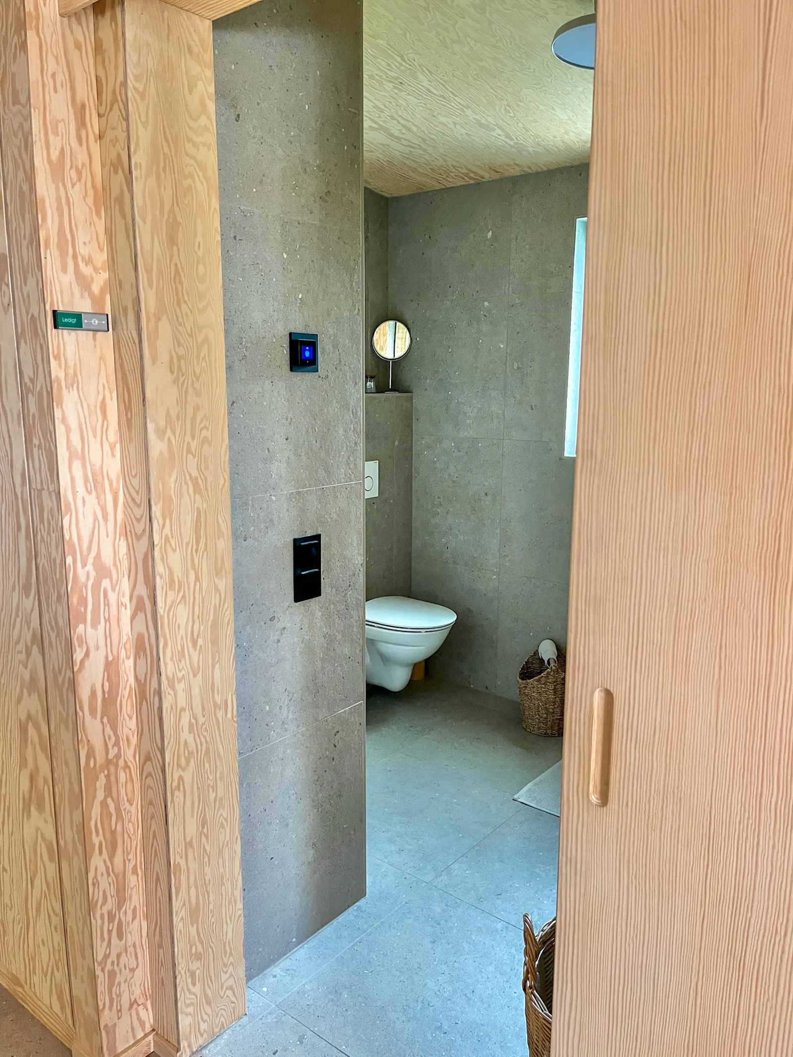 Arkitektritad villa nära havet på Resö – bild 24 av 24
