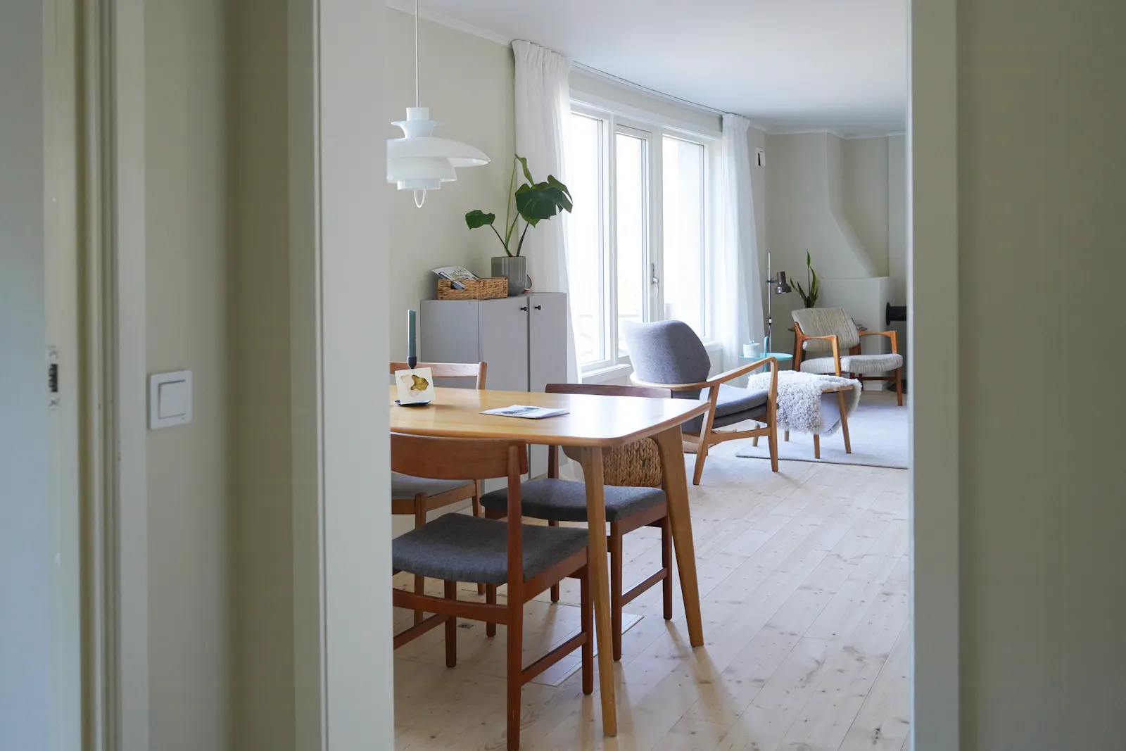 Skogsnära stuga med utsikt över Västra Öresjön – bild 4 av 24