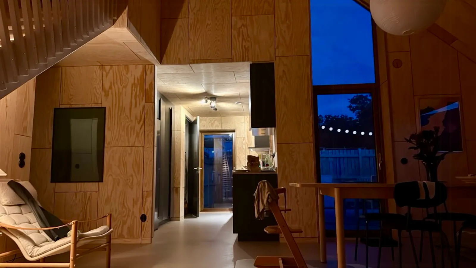 Unikt hus vid äppellund i Kivik – bild 6 av 17