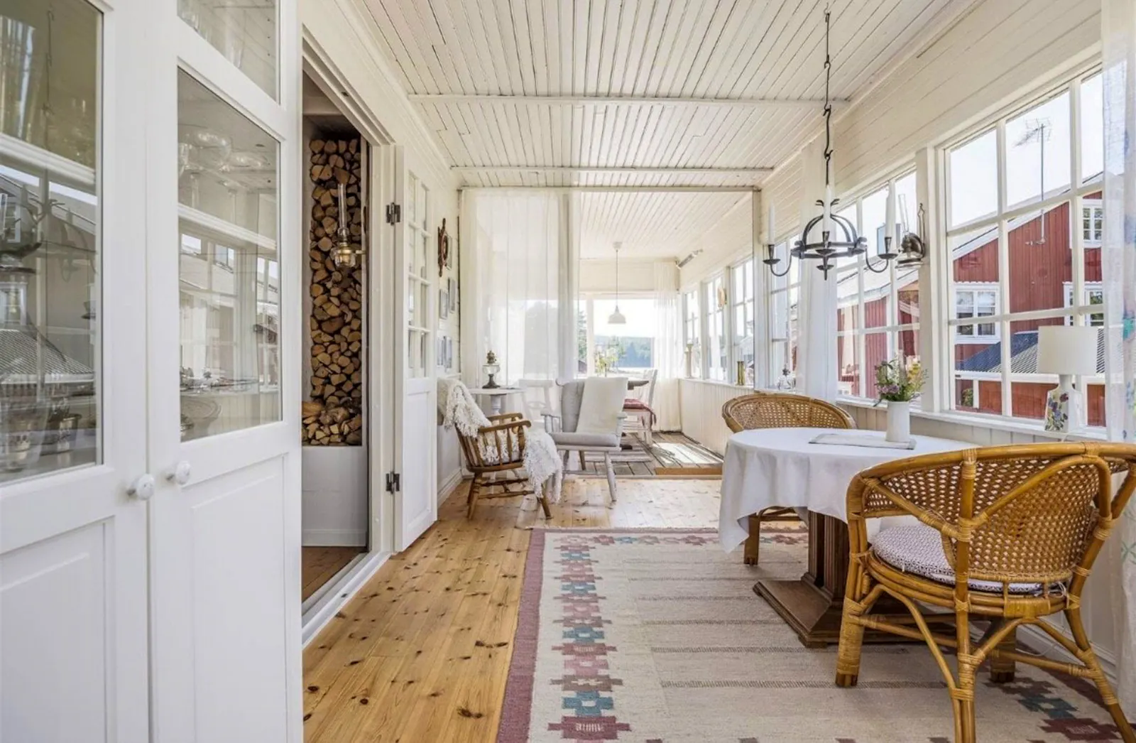 Hus med egen brygga i Kuggören – bild 4 av 24
