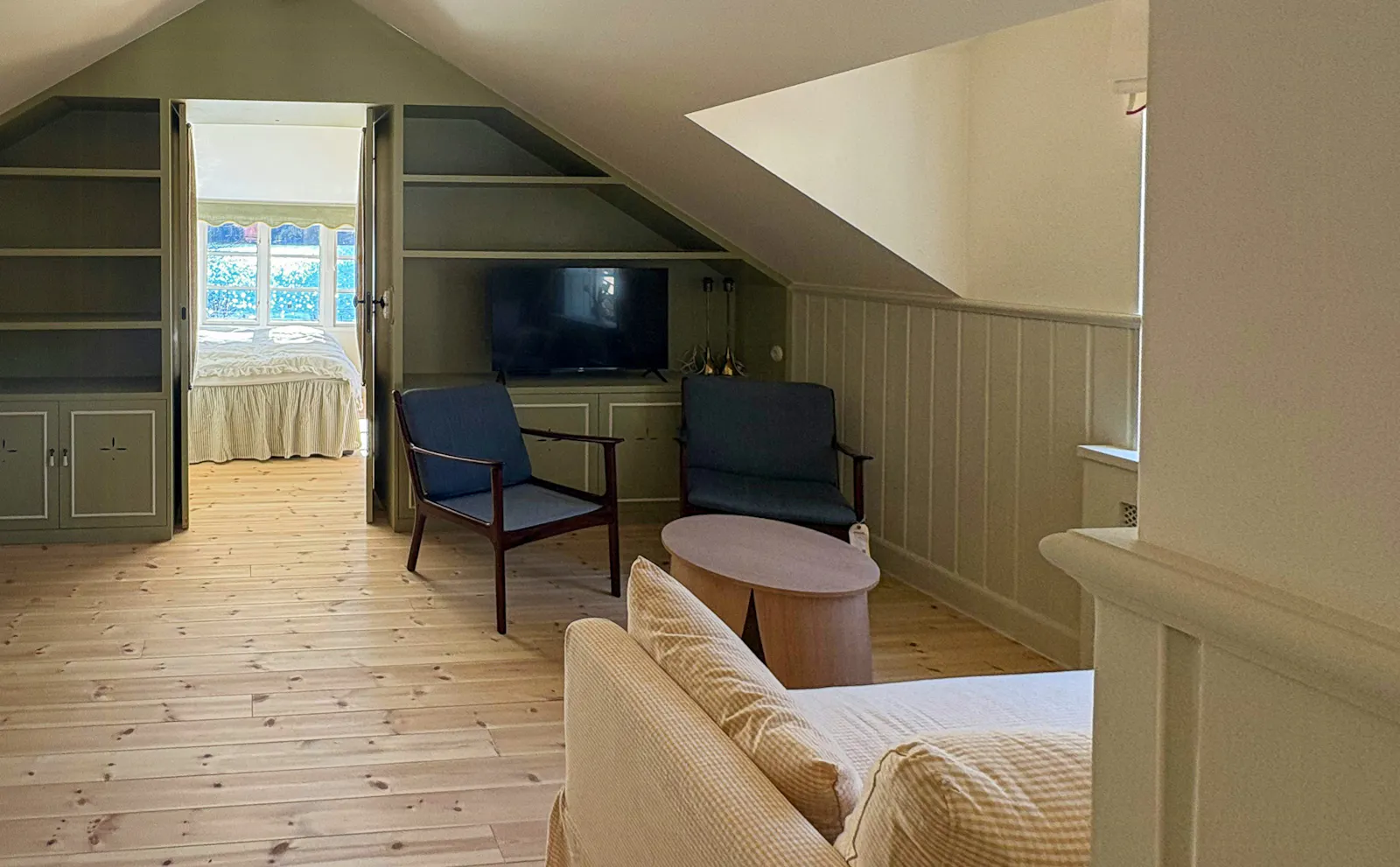 Nyrenoverat hus vid havet på Värmdö – bild 16 av 24