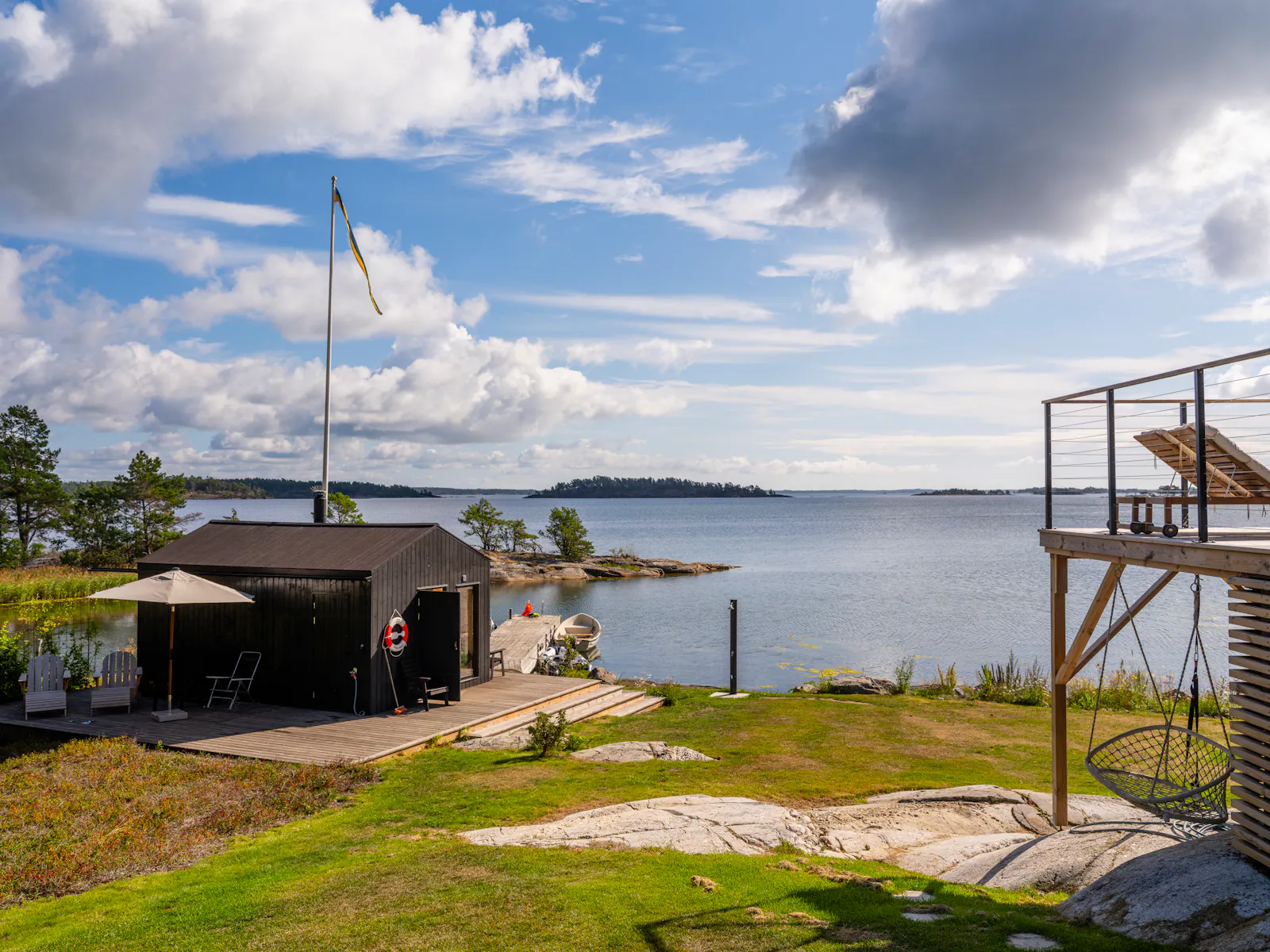 Hus med bastu och brygga vid fjorden nära Trosa – bild 20 av 24